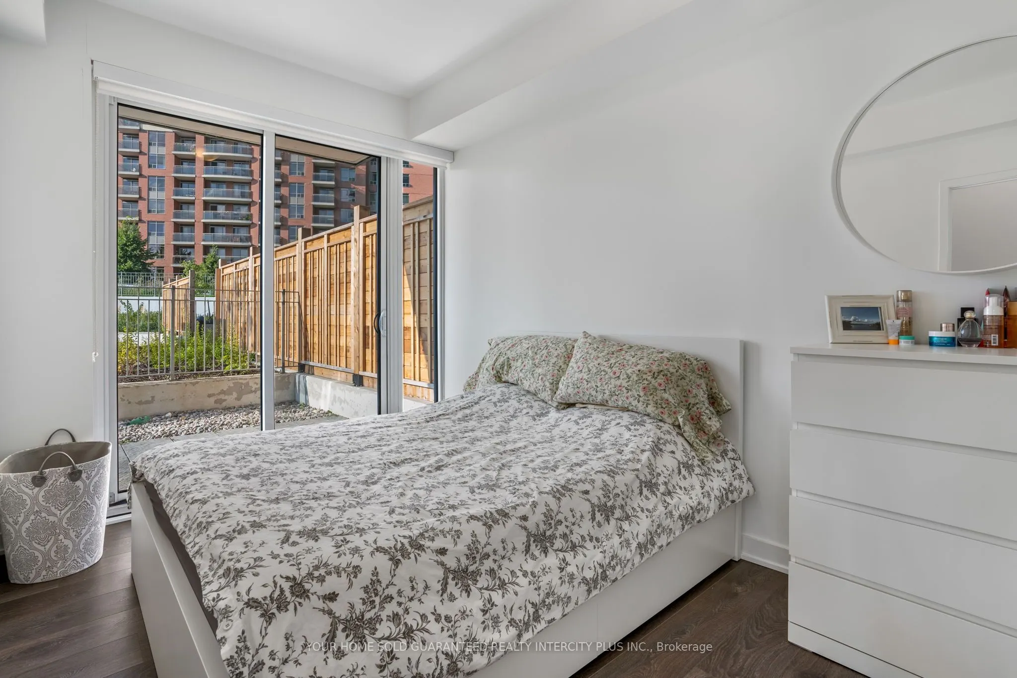 85 Oneida Crescent, #303