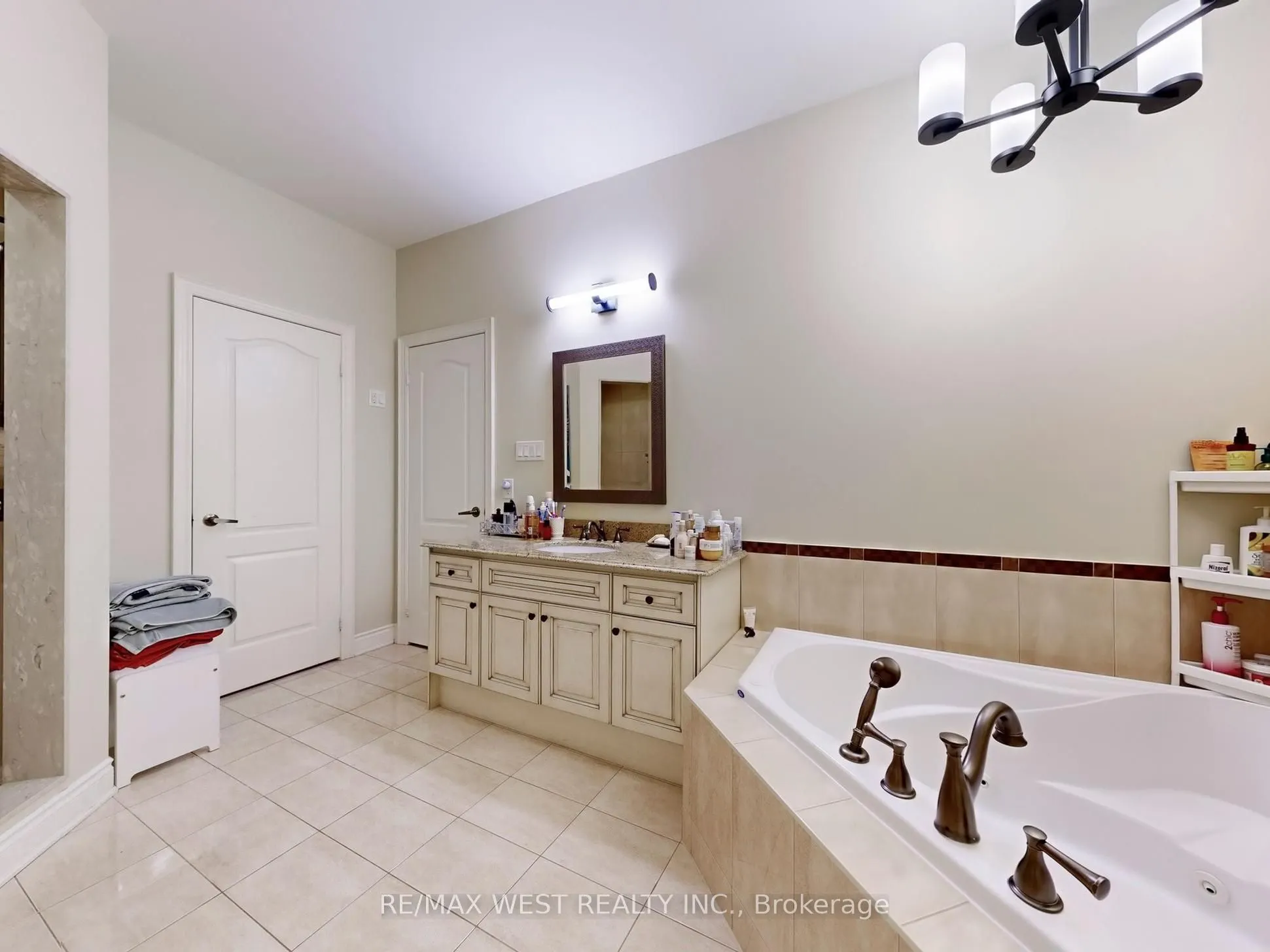 76 Petticoat Road
