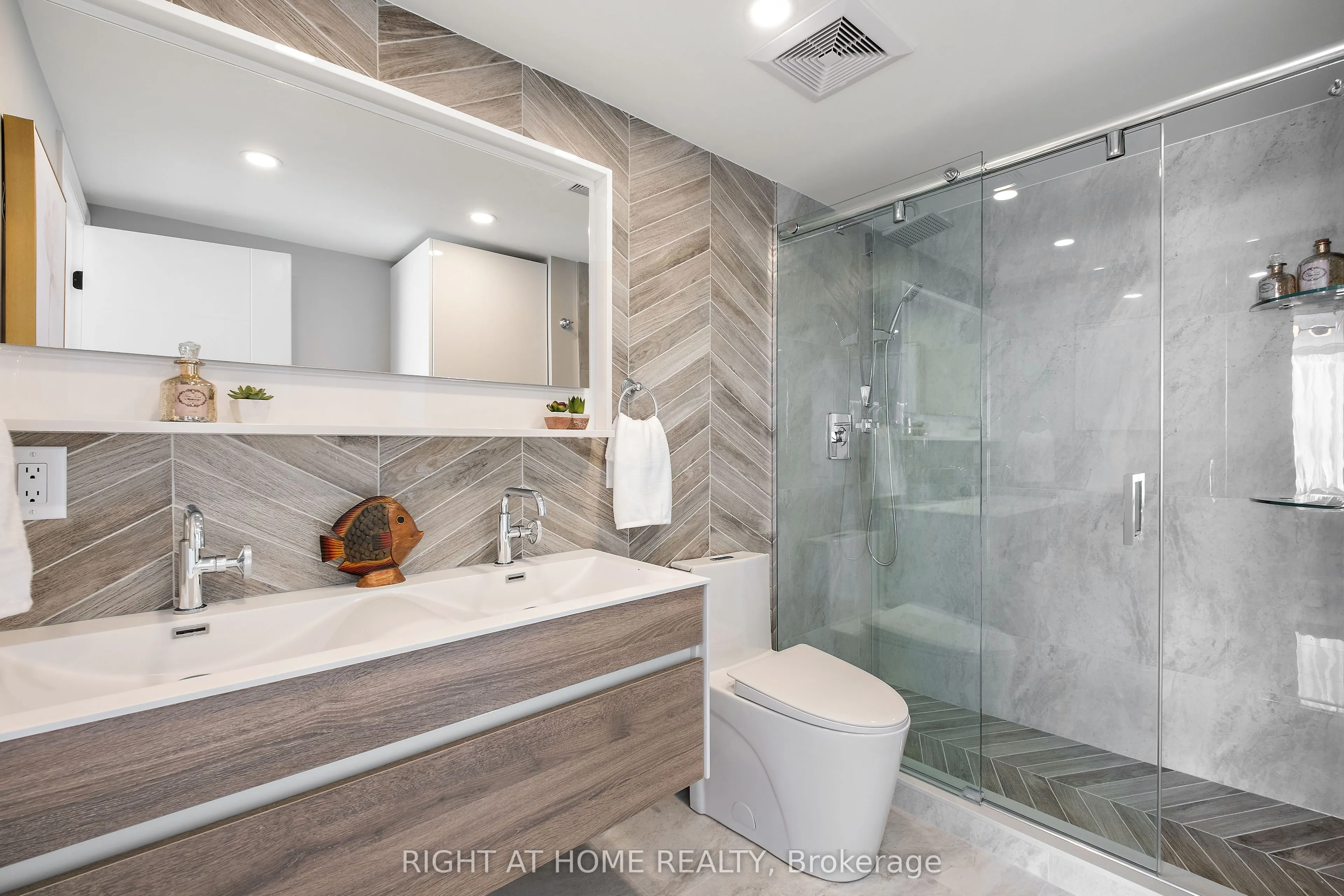120 Promenade Circle, #307