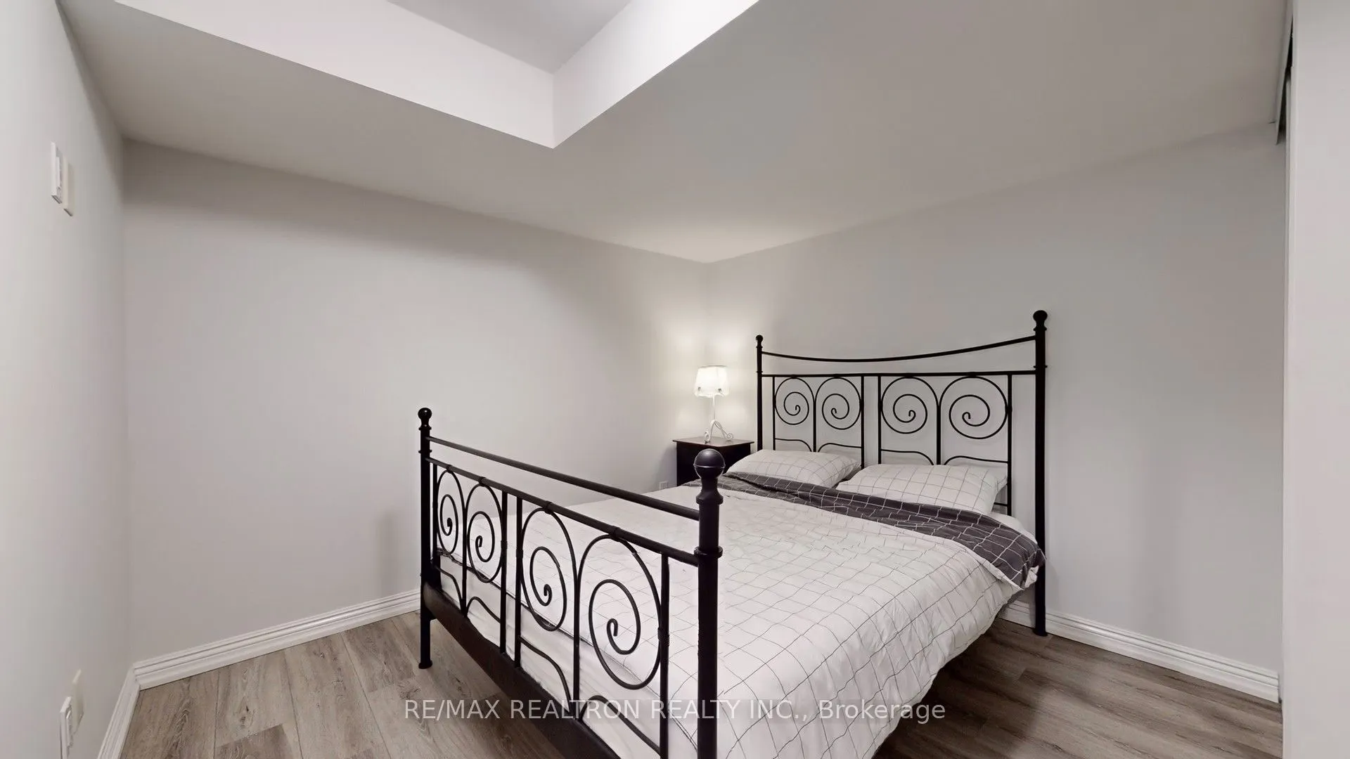 72 Sir Sanford Fleming Way