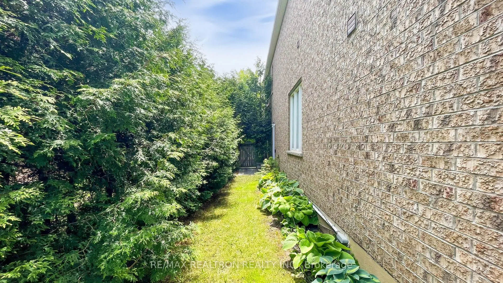 72 Sir Sanford Fleming Way