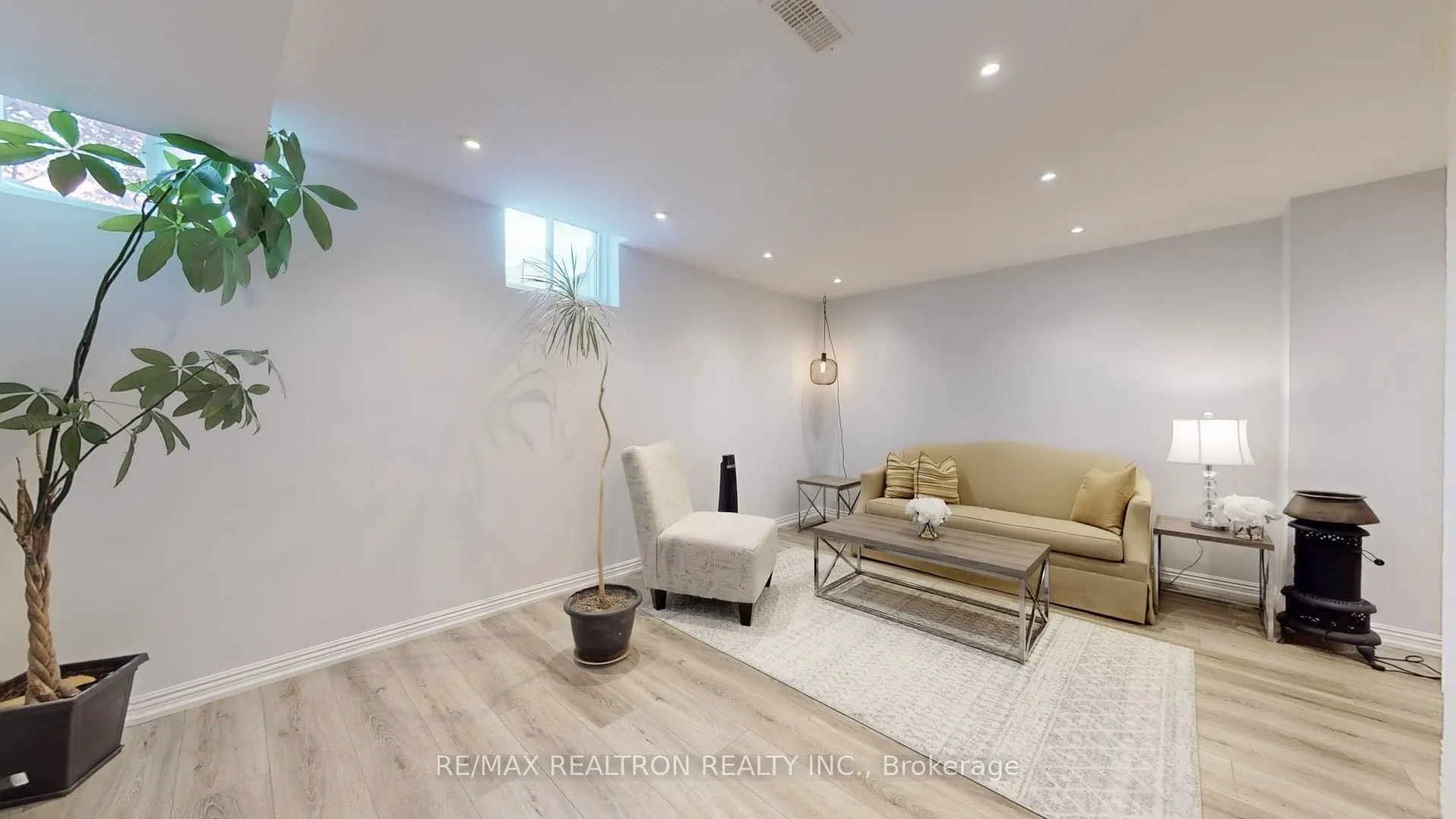 72 Sir Sanford Fleming Way