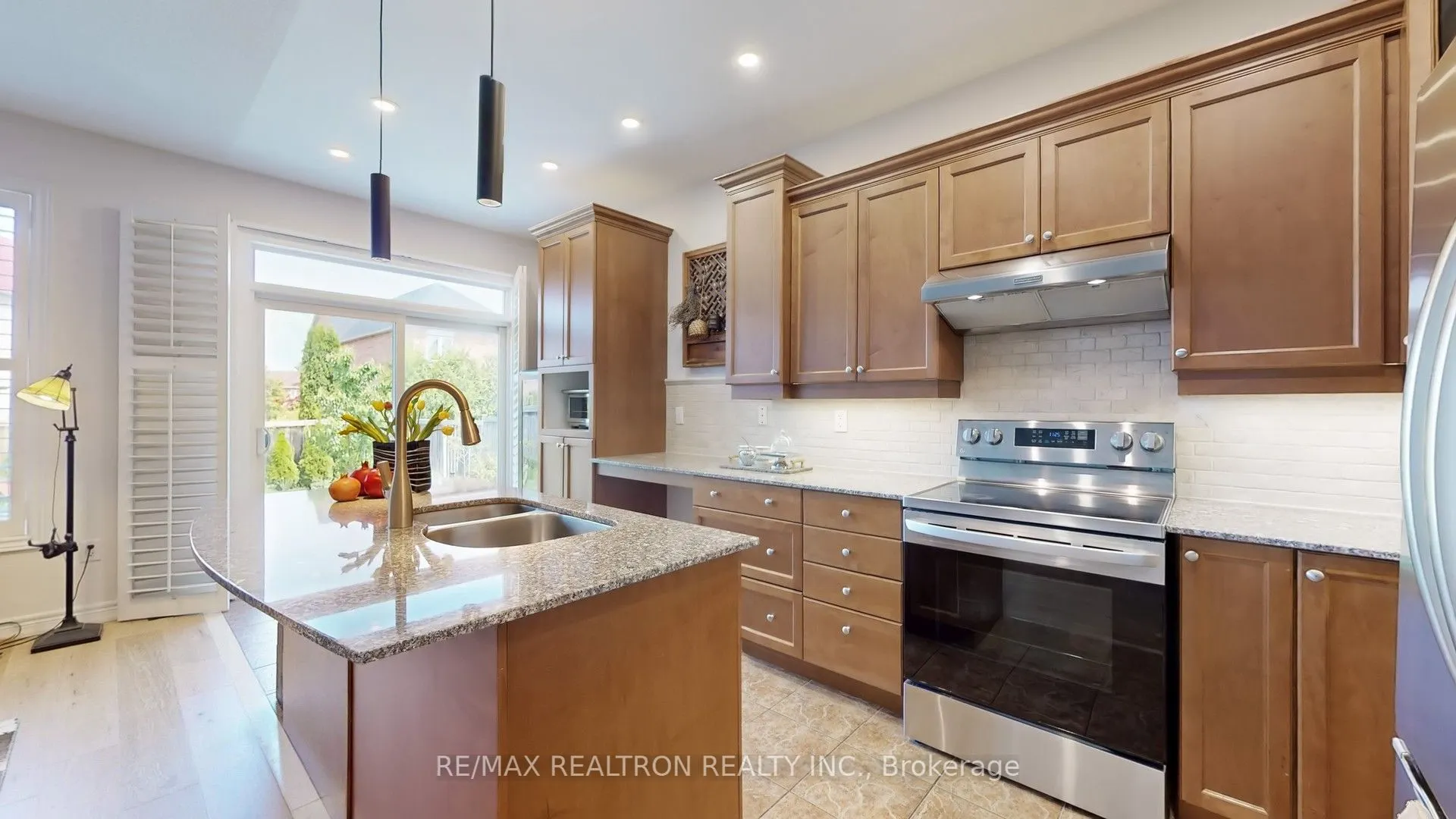 72 Sir Sanford Fleming Way