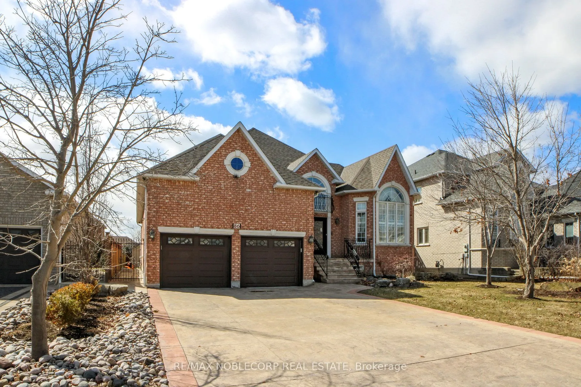 86 Novaview Crescent