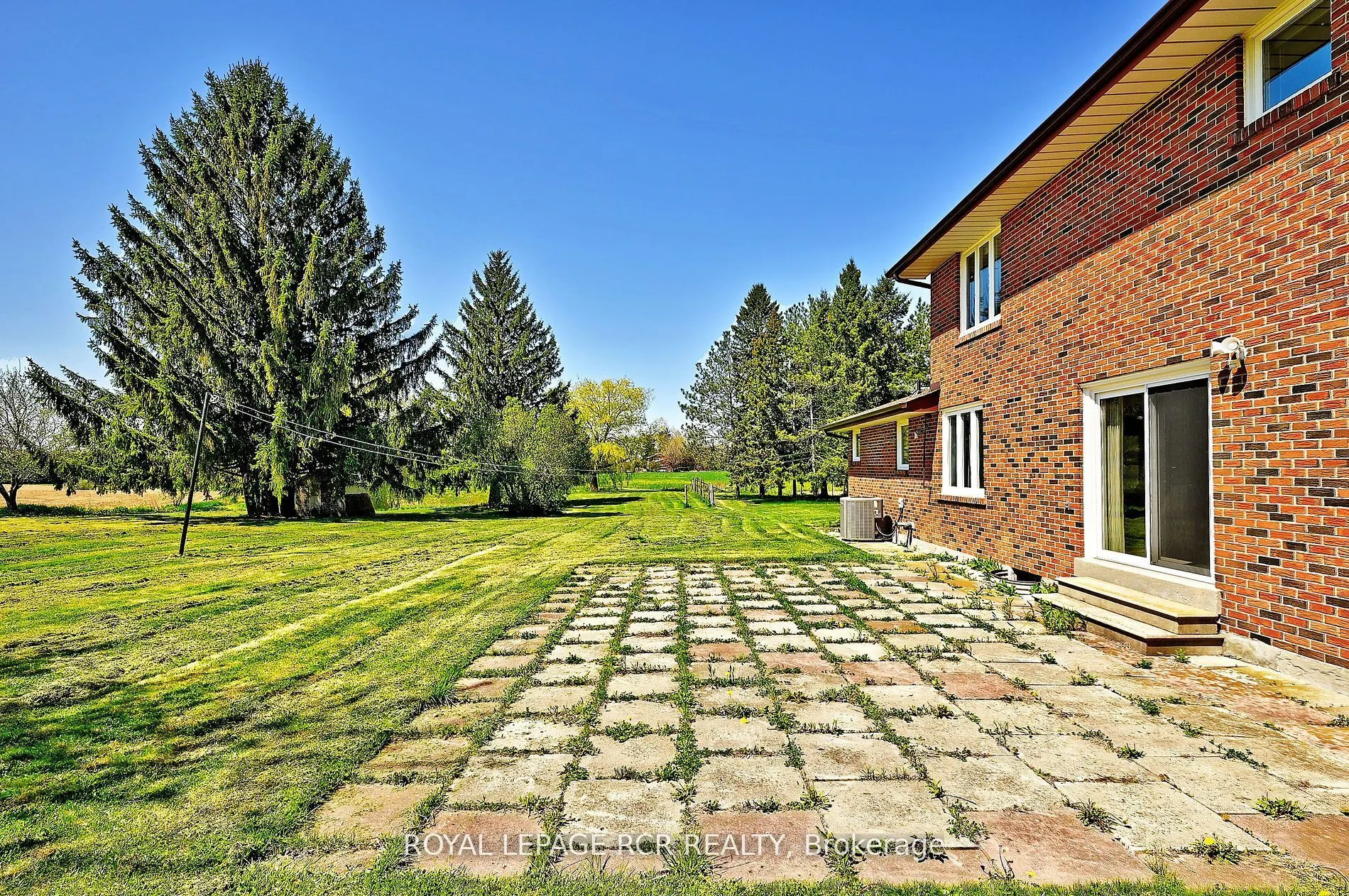 6215 17th Side Road