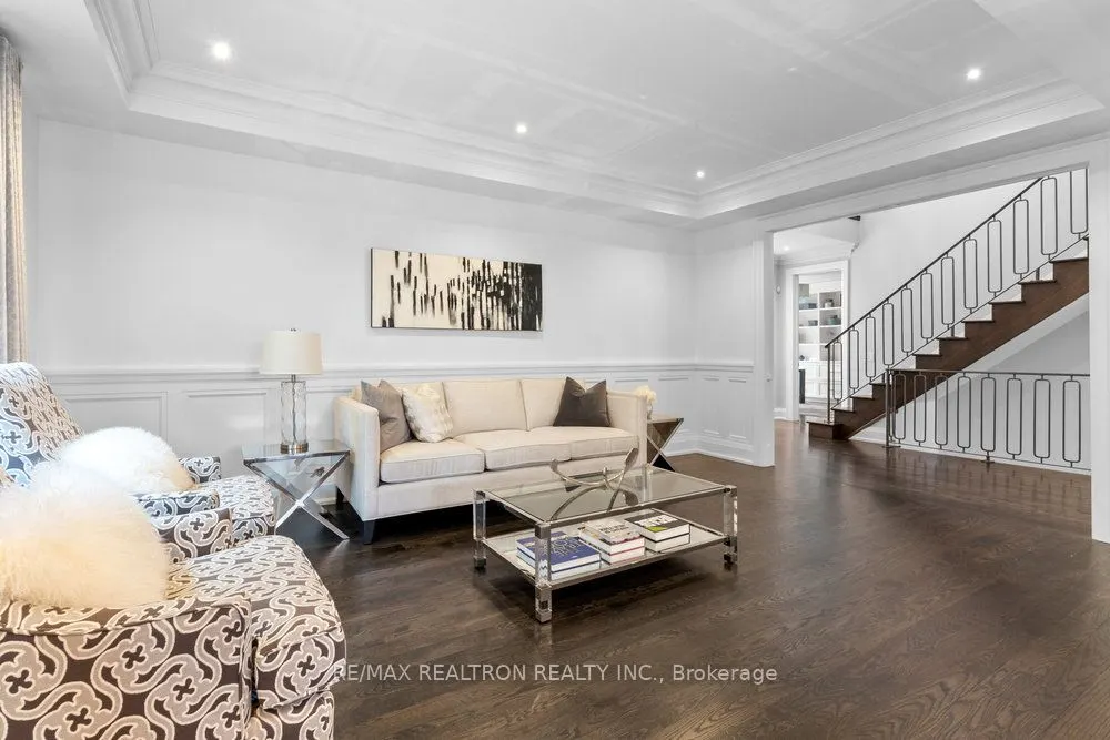 542 HIGHCLIFFE Drive