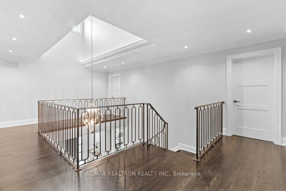 542 HIGHCLIFFE Drive