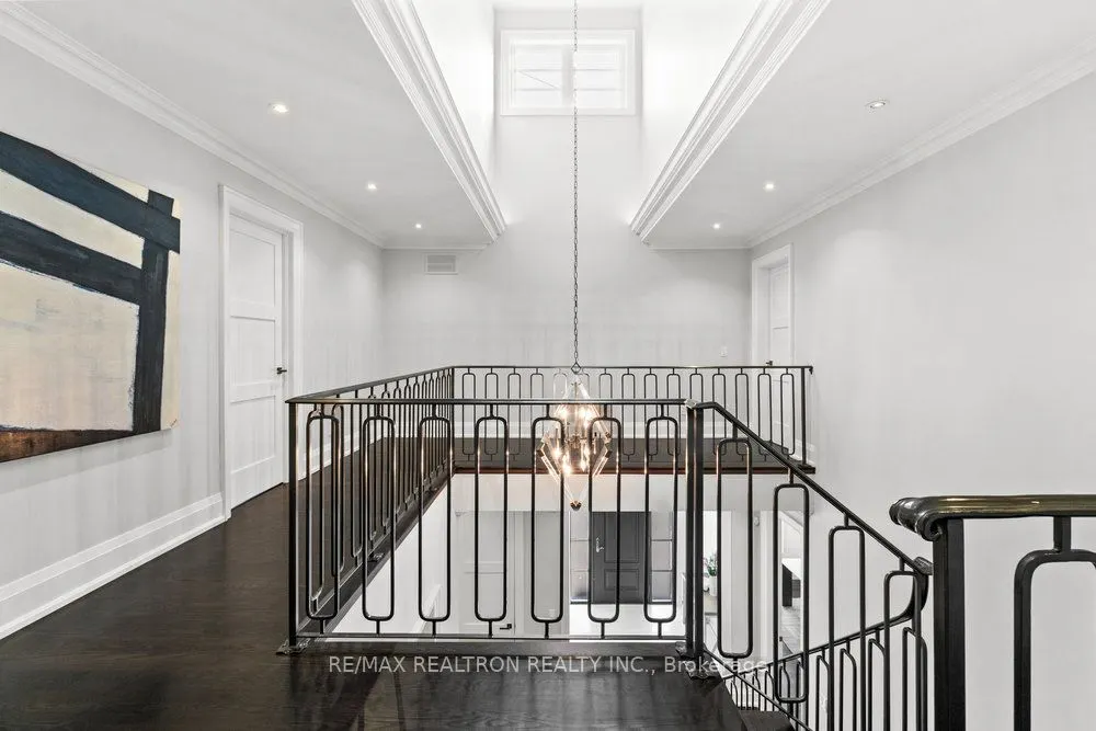 542 HIGHCLIFFE Drive