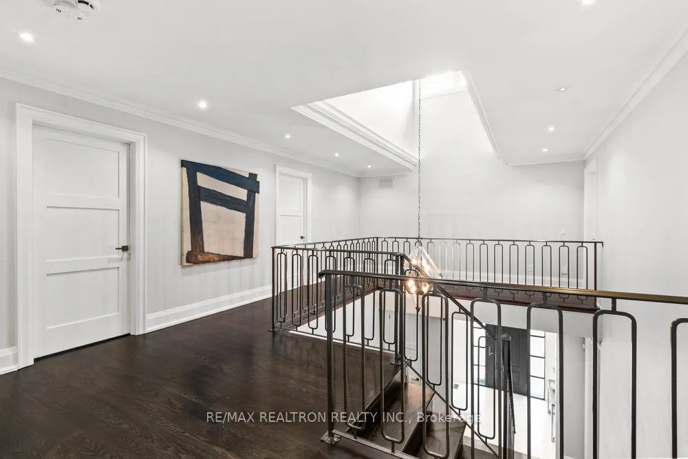 542 HIGHCLIFFE Drive