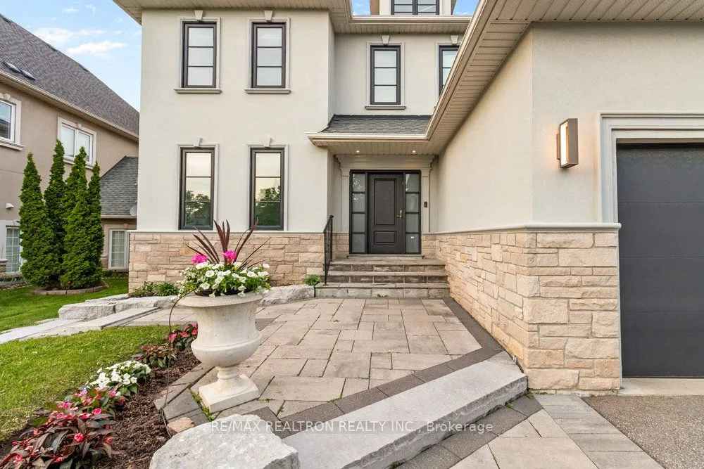 542 HIGHCLIFFE Drive