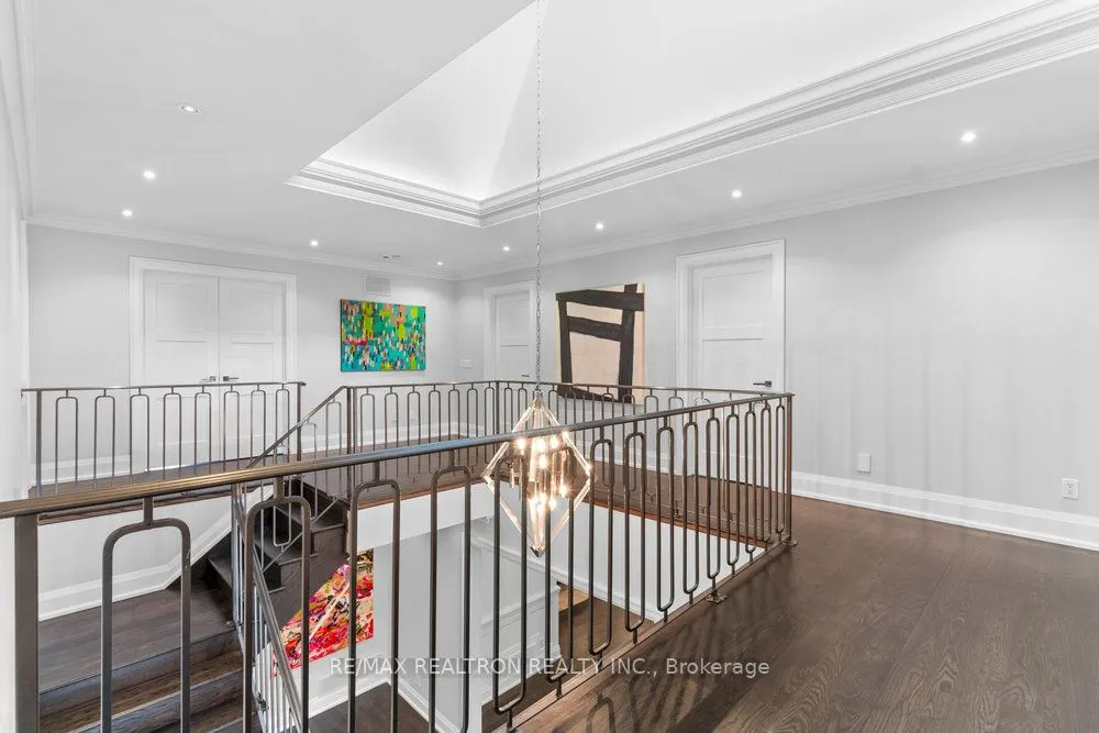 542 HIGHCLIFFE Drive