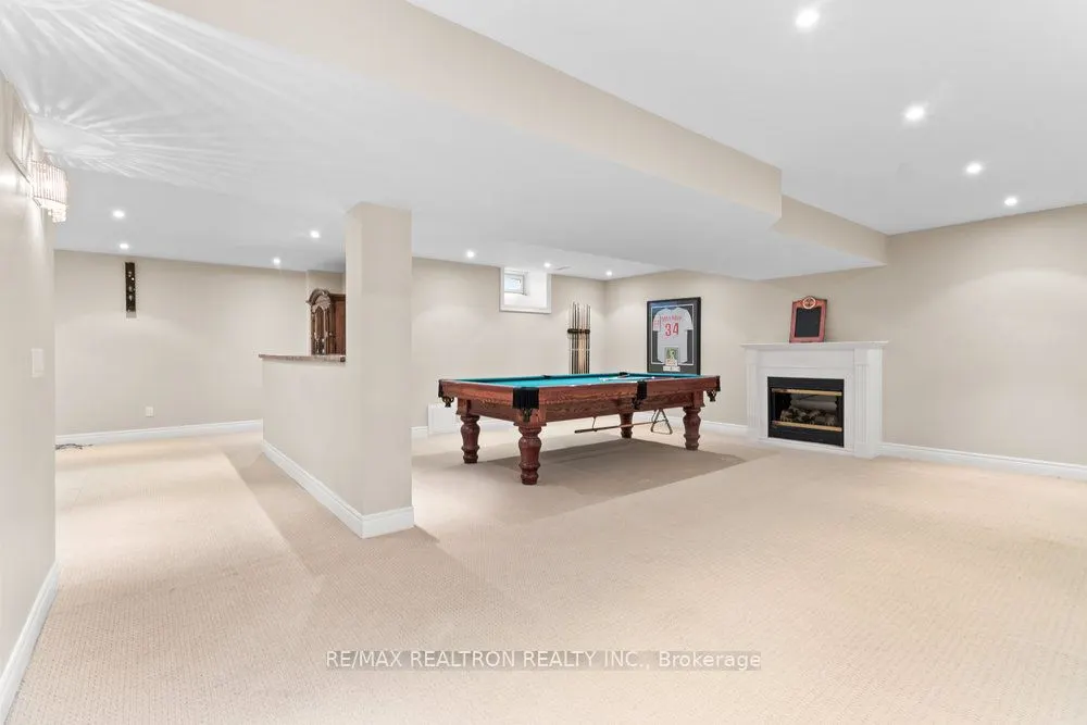 542 HIGHCLIFFE Drive