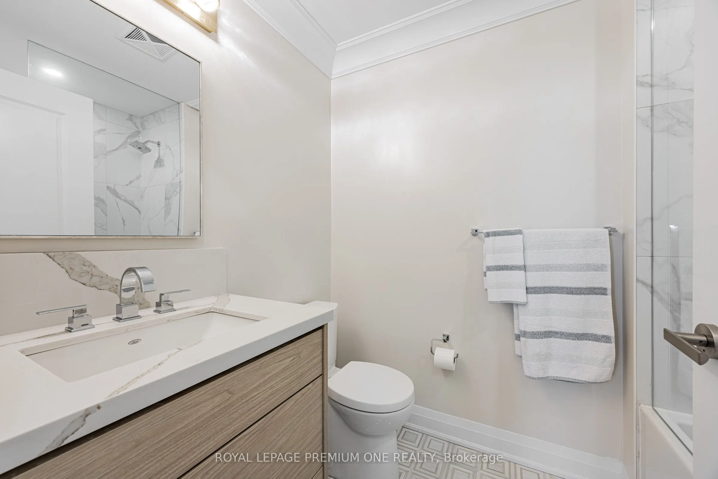 9085 Jane Street, #310
