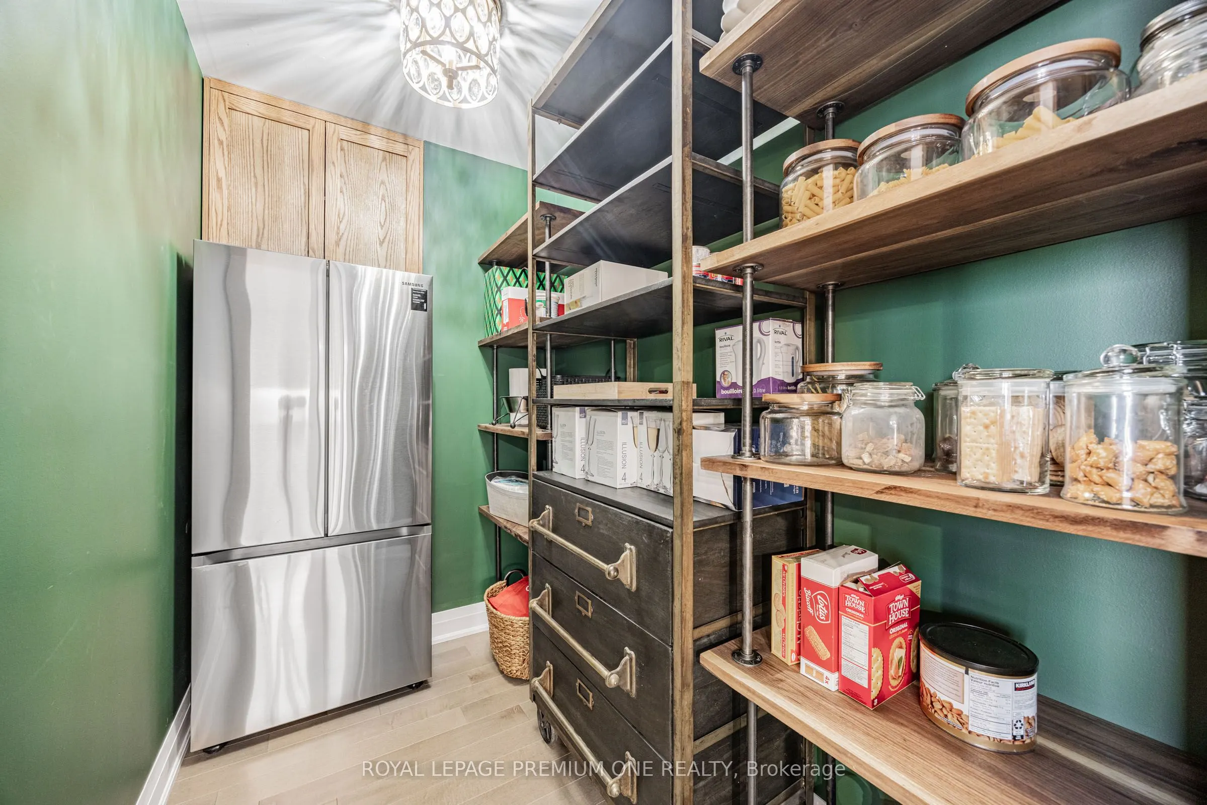 9085 Jane Street, #310