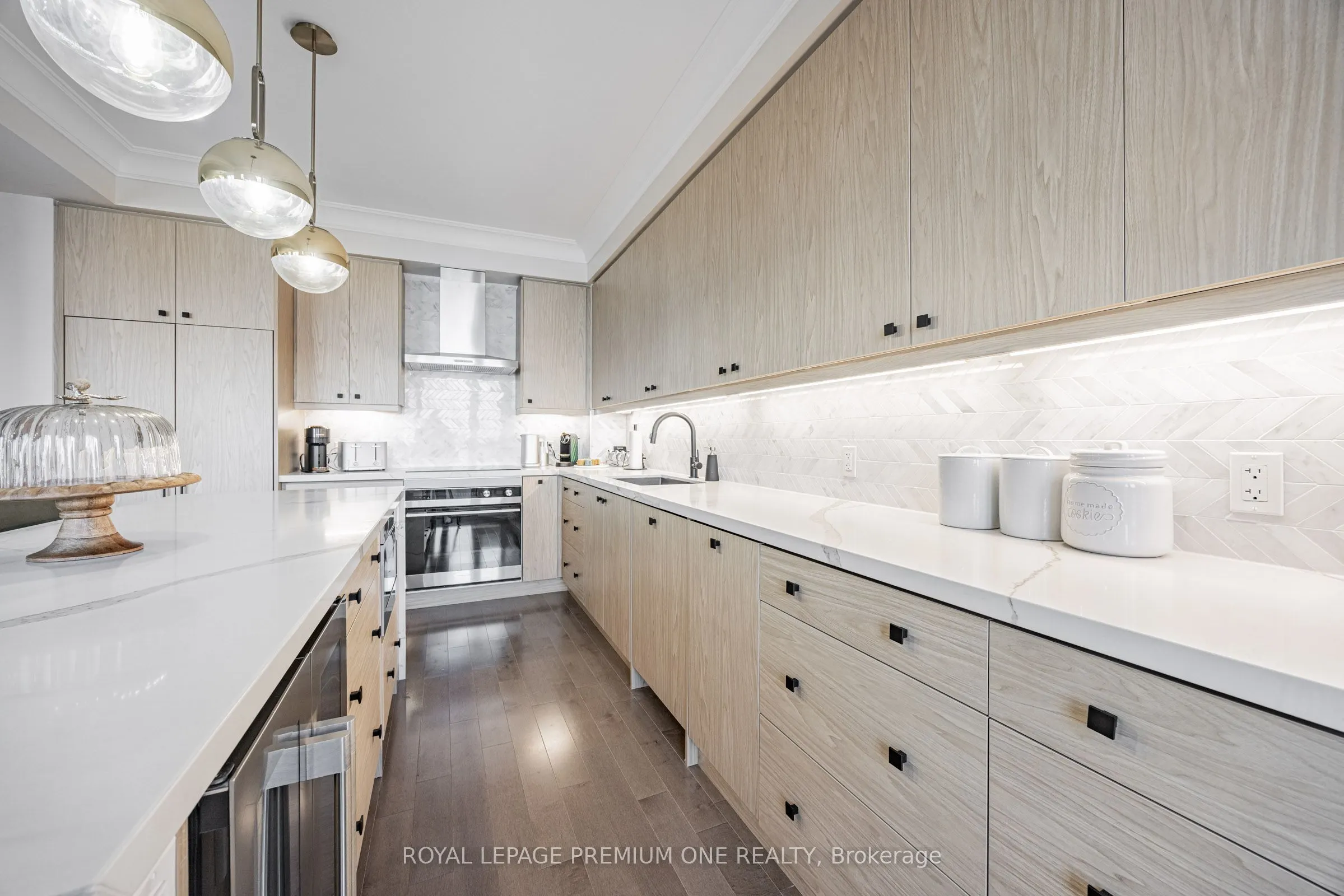 9085 Jane Street, #310