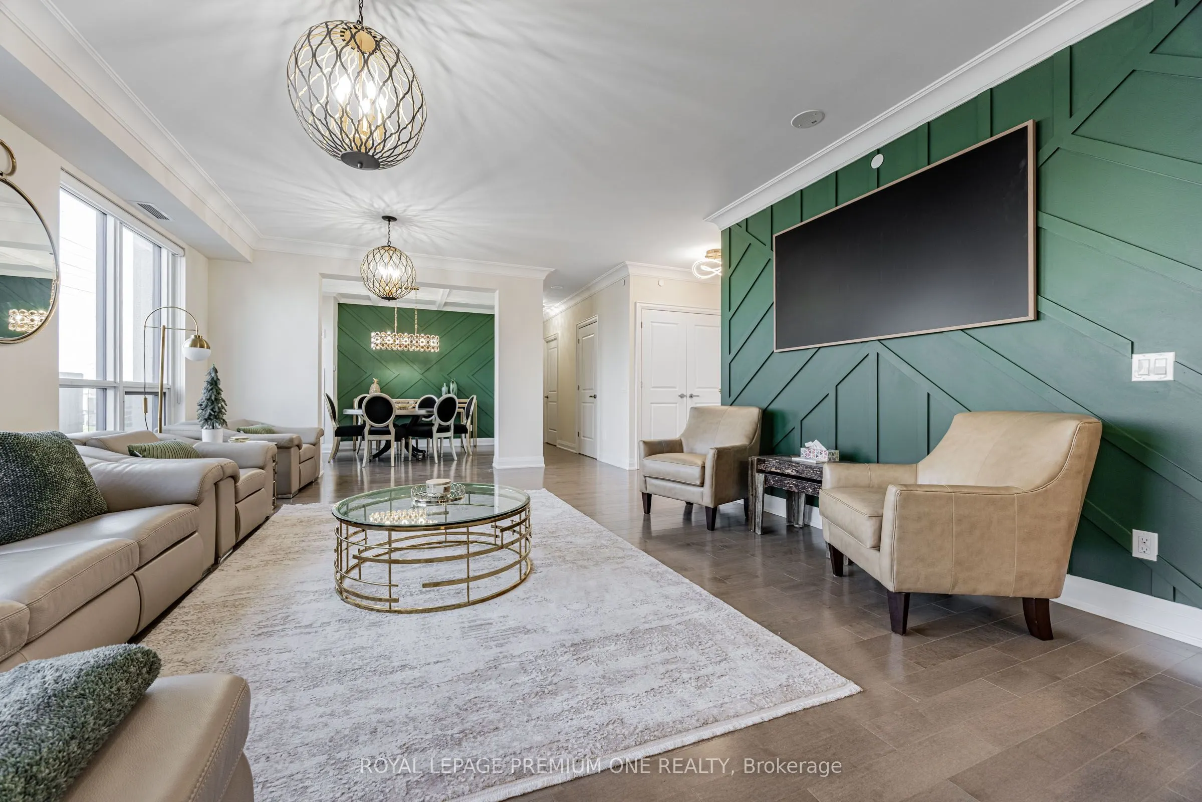 9085 Jane Street, #310