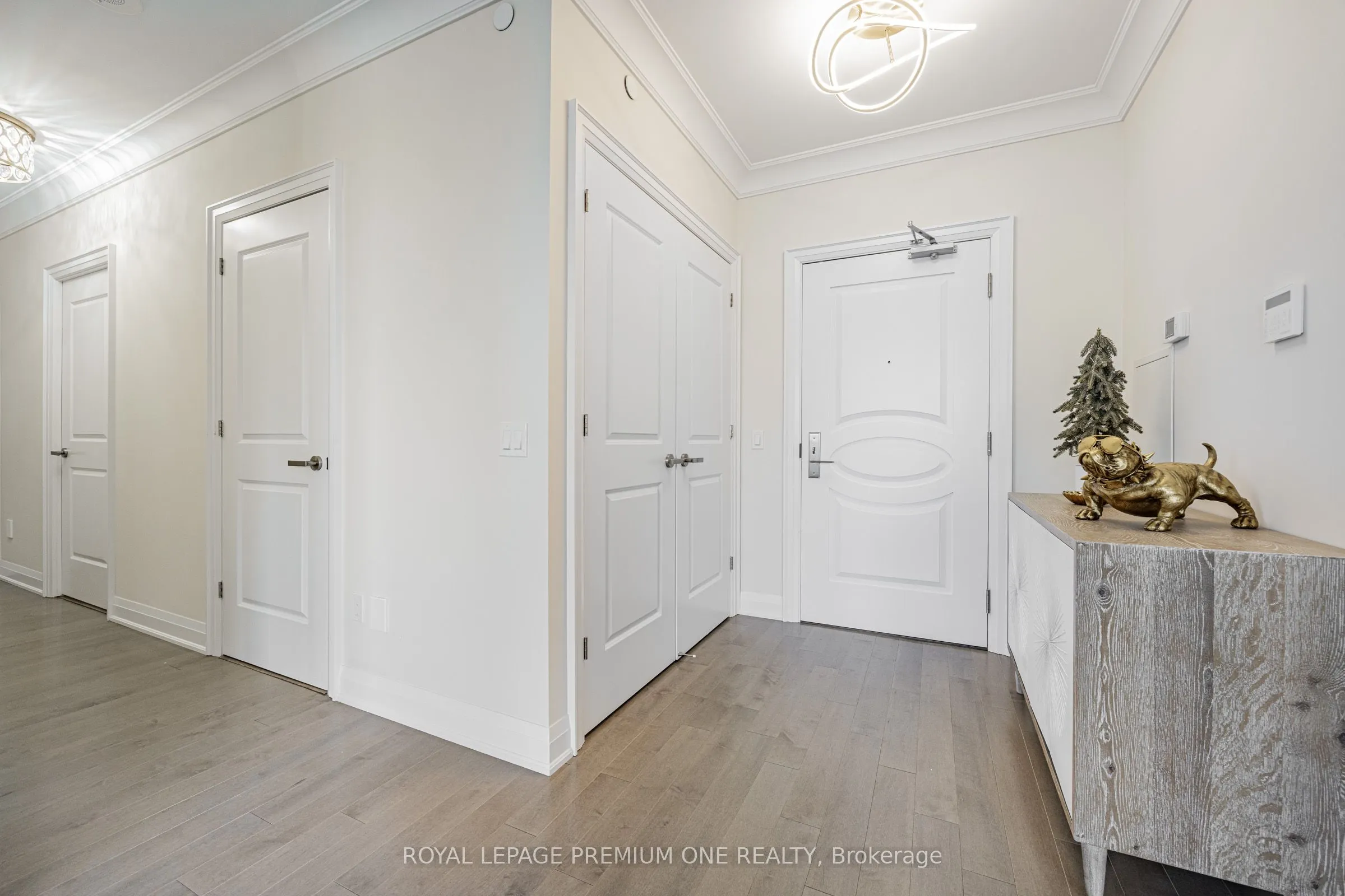 9085 Jane Street, #310