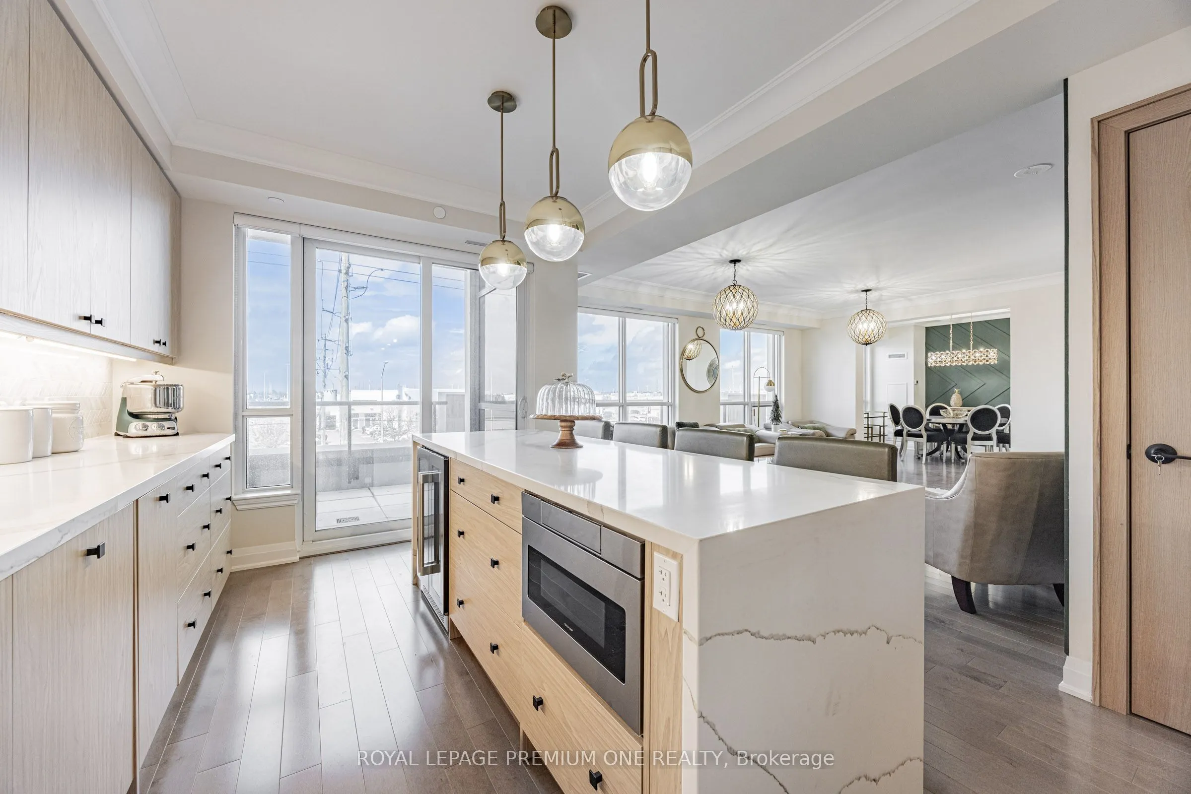 9085 Jane Street, #310