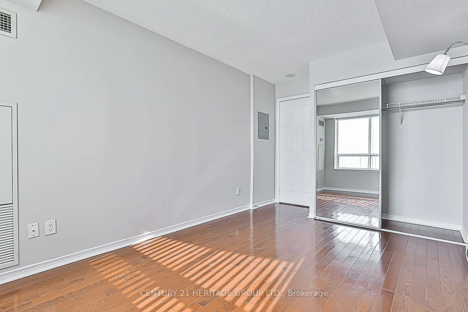23 Oneida Crescent, #1207