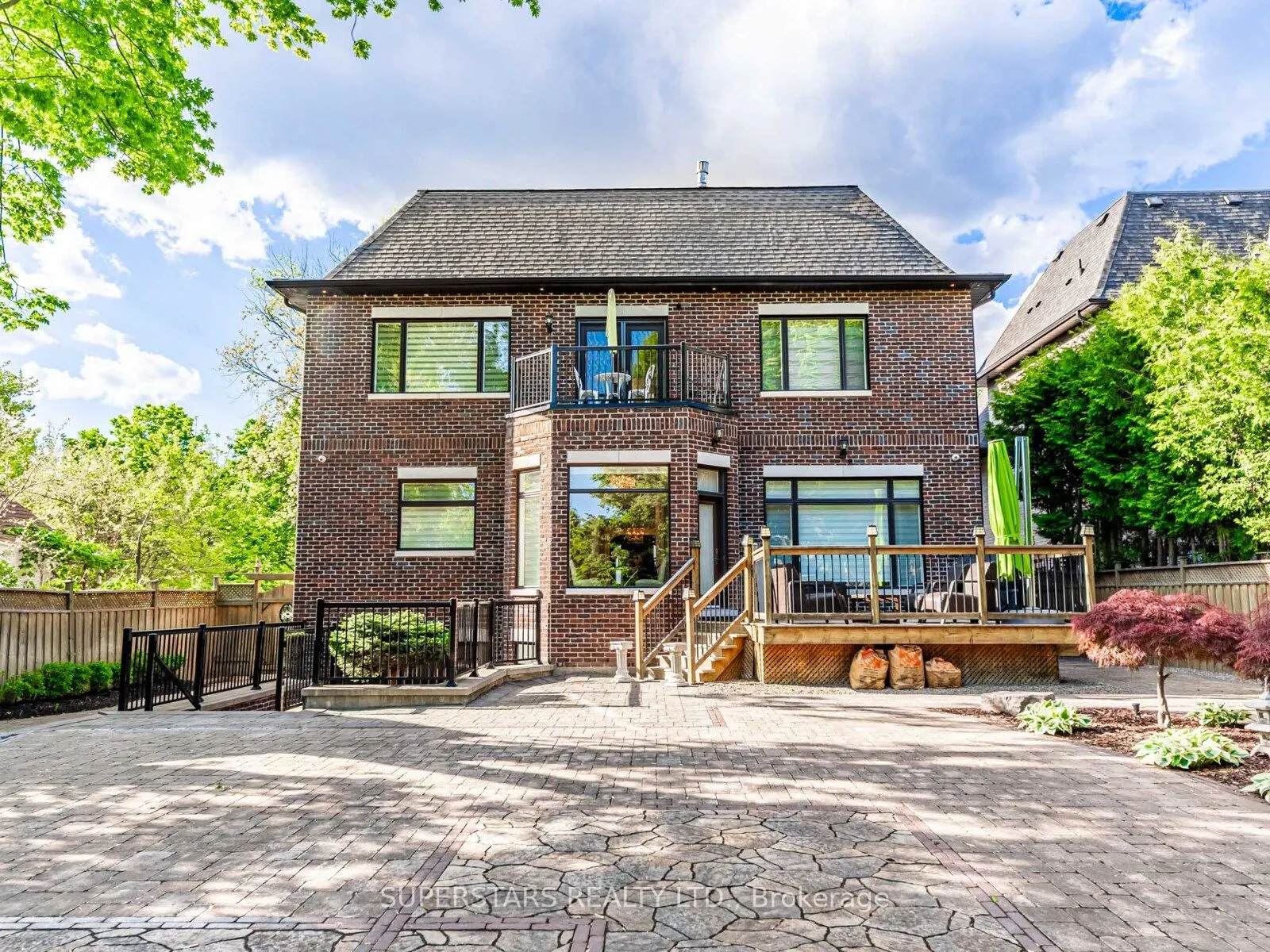 17 Westwood Lane