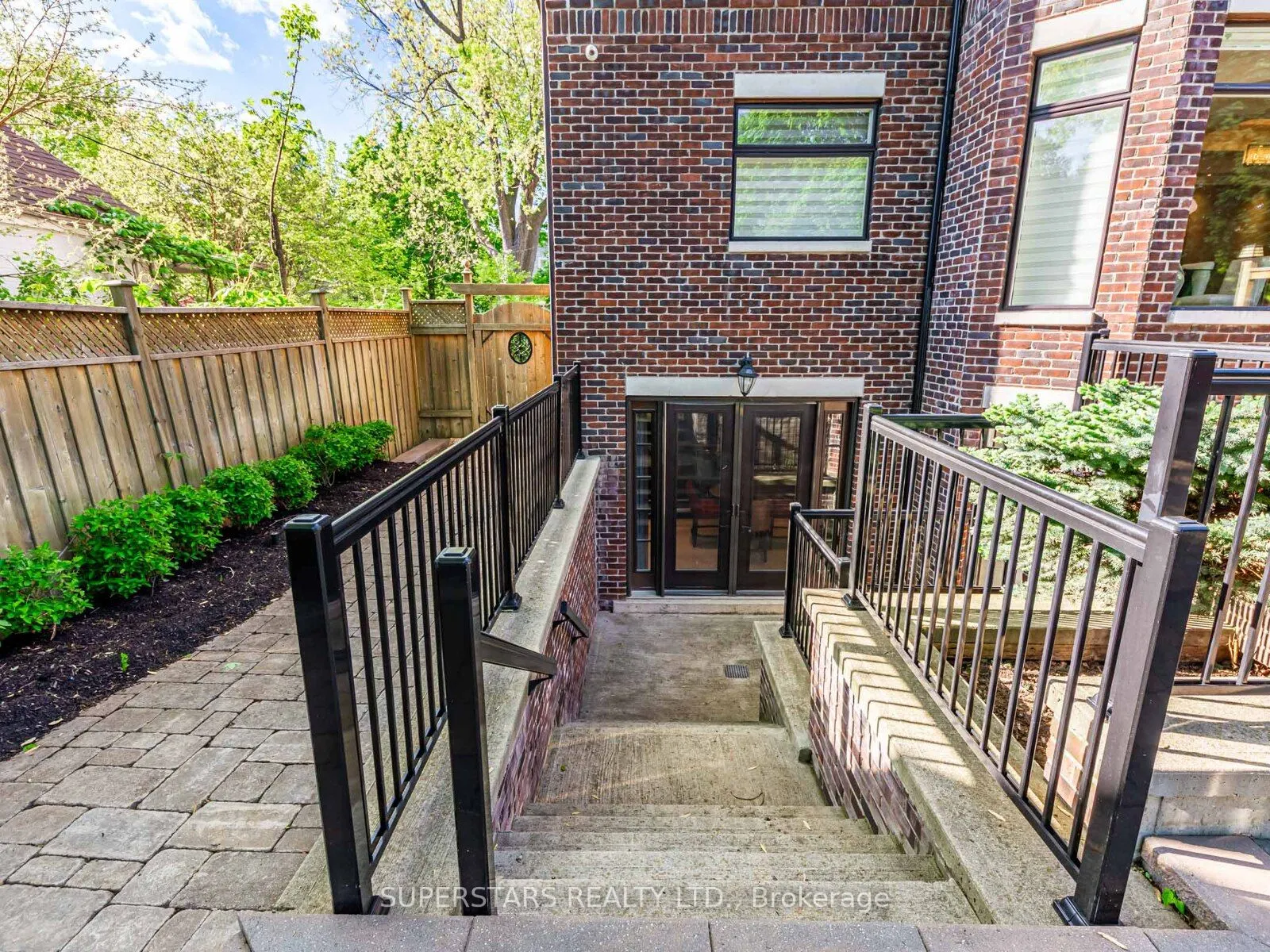 17 Westwood Lane