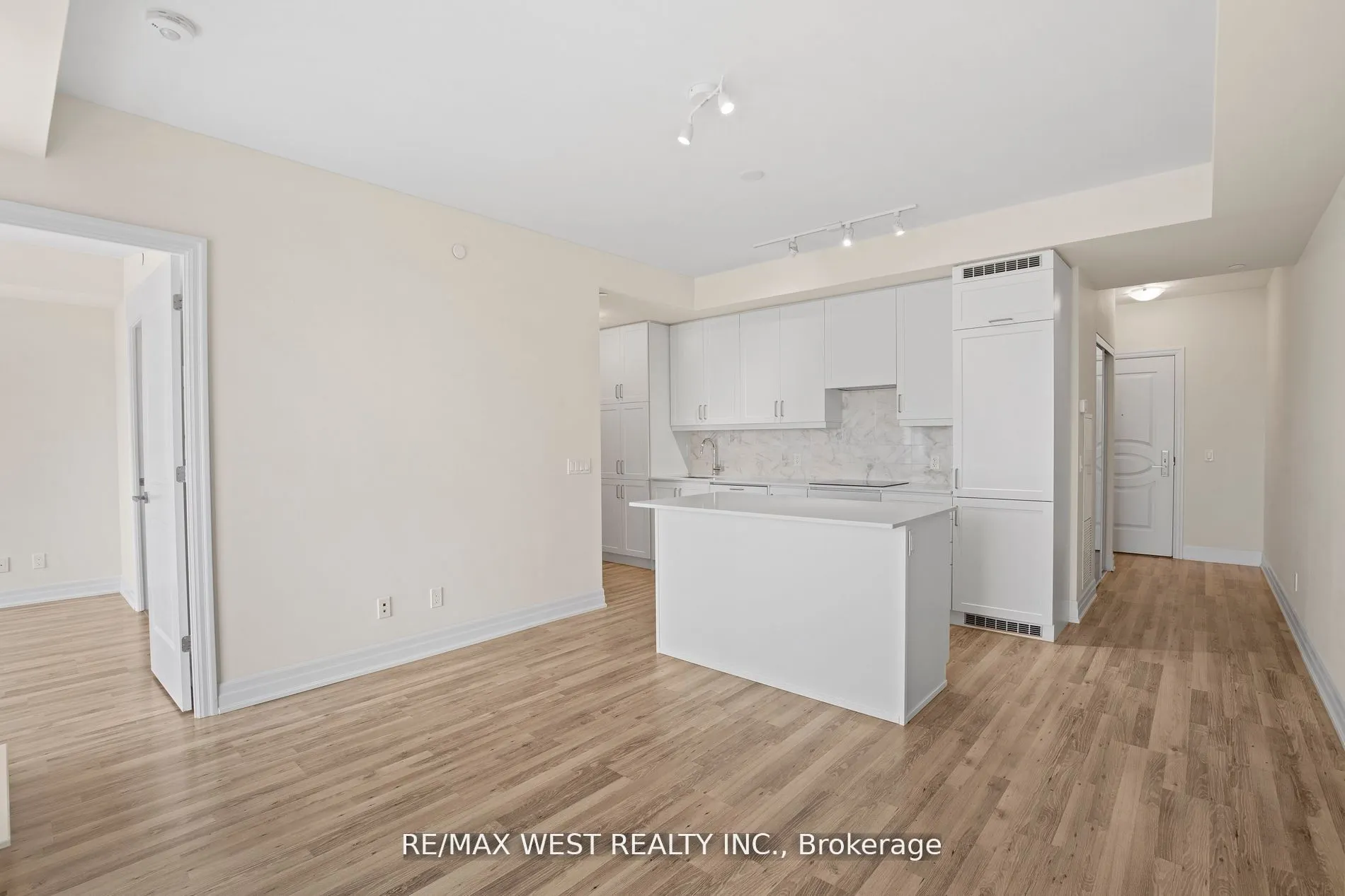 9075 Jane Street S, #706