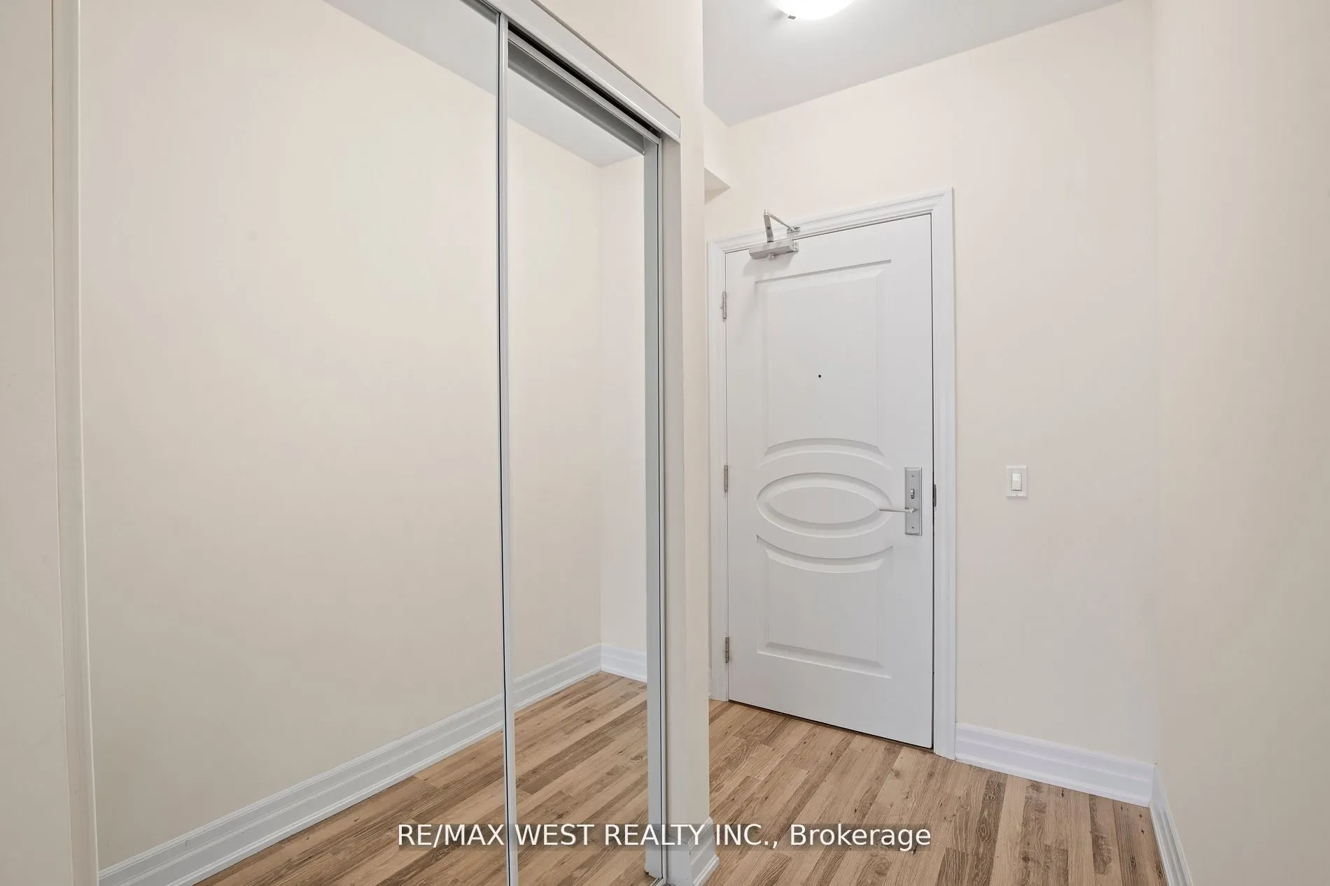 9075 Jane Street S, #706