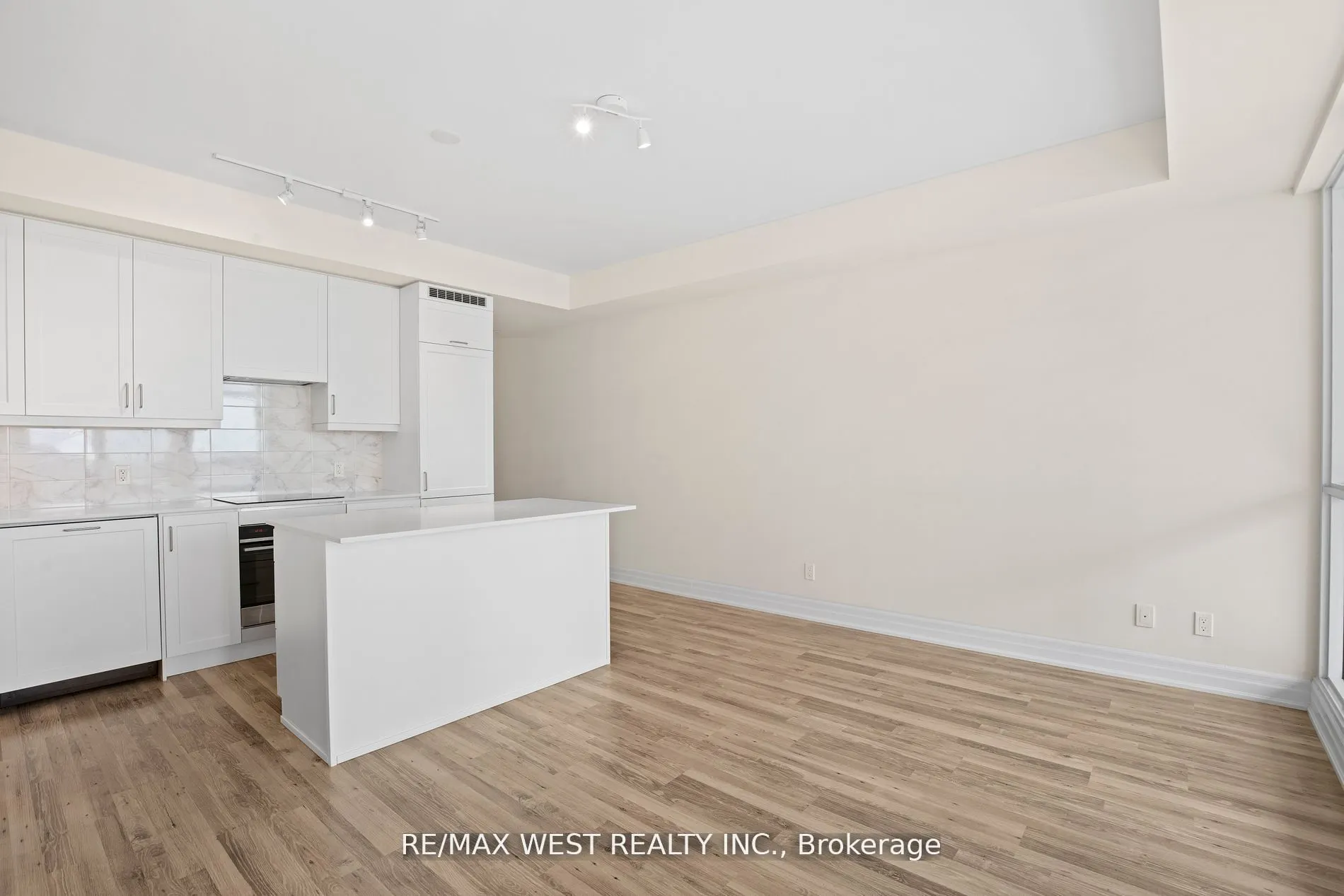 9075 Jane Street S, #706