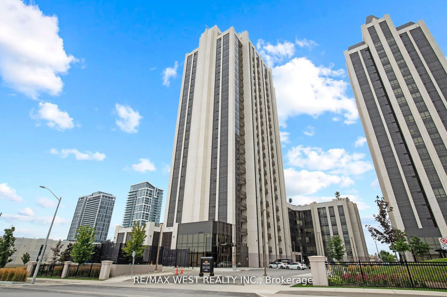 9075 Jane Street S, #706
