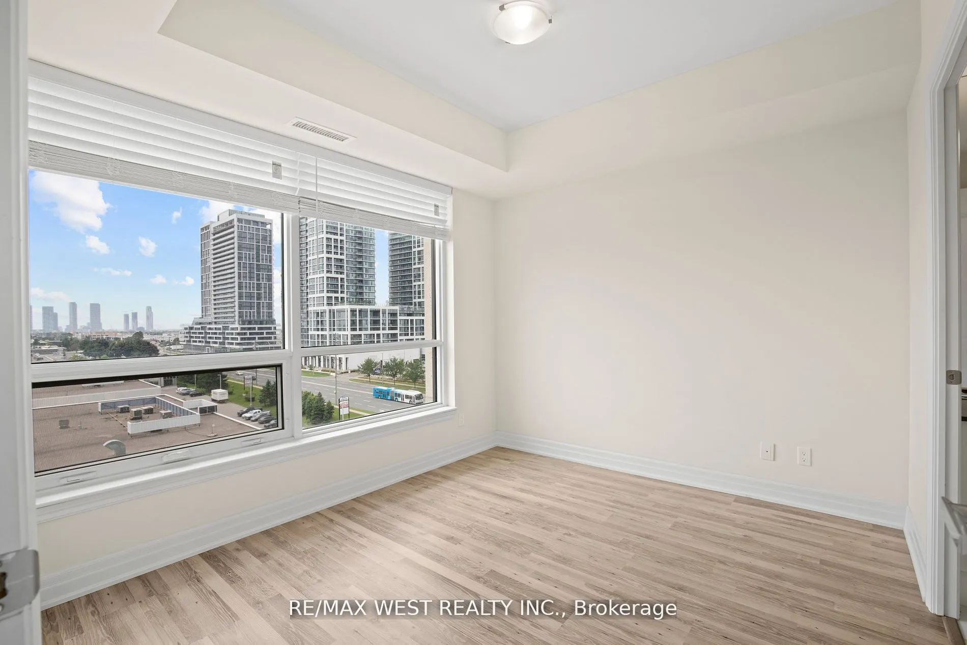 9075 Jane Street S, #706