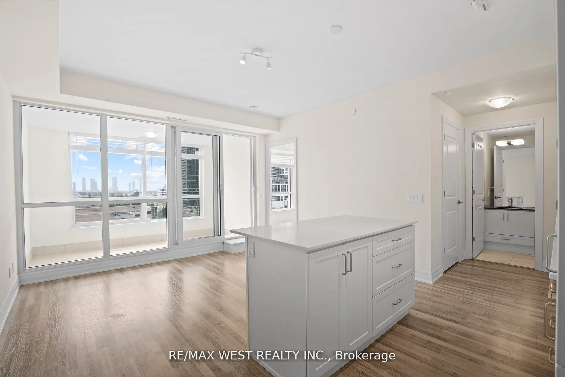 9075 Jane Street S, #706