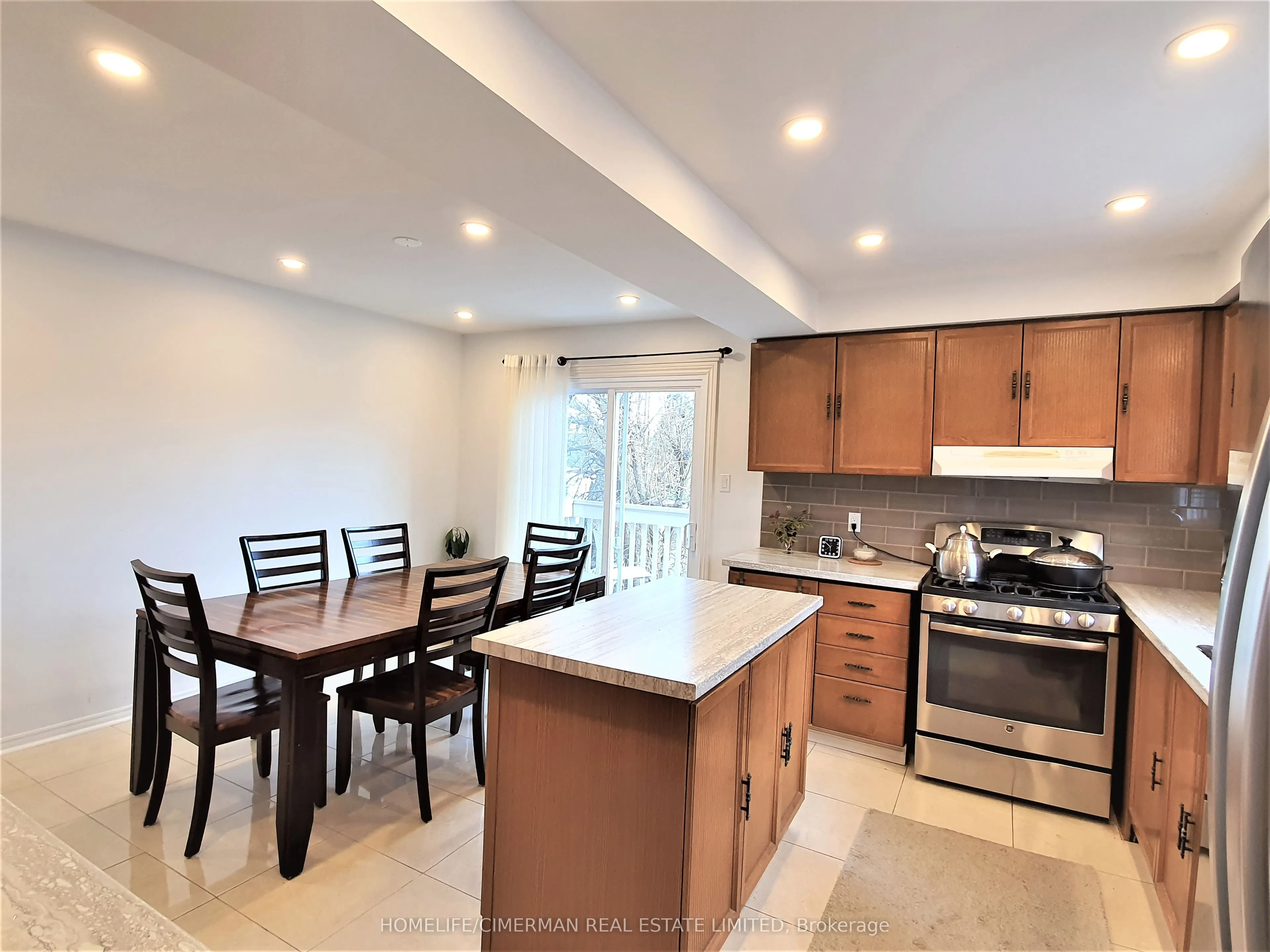 312 Harewood Boulevard, #UPPER