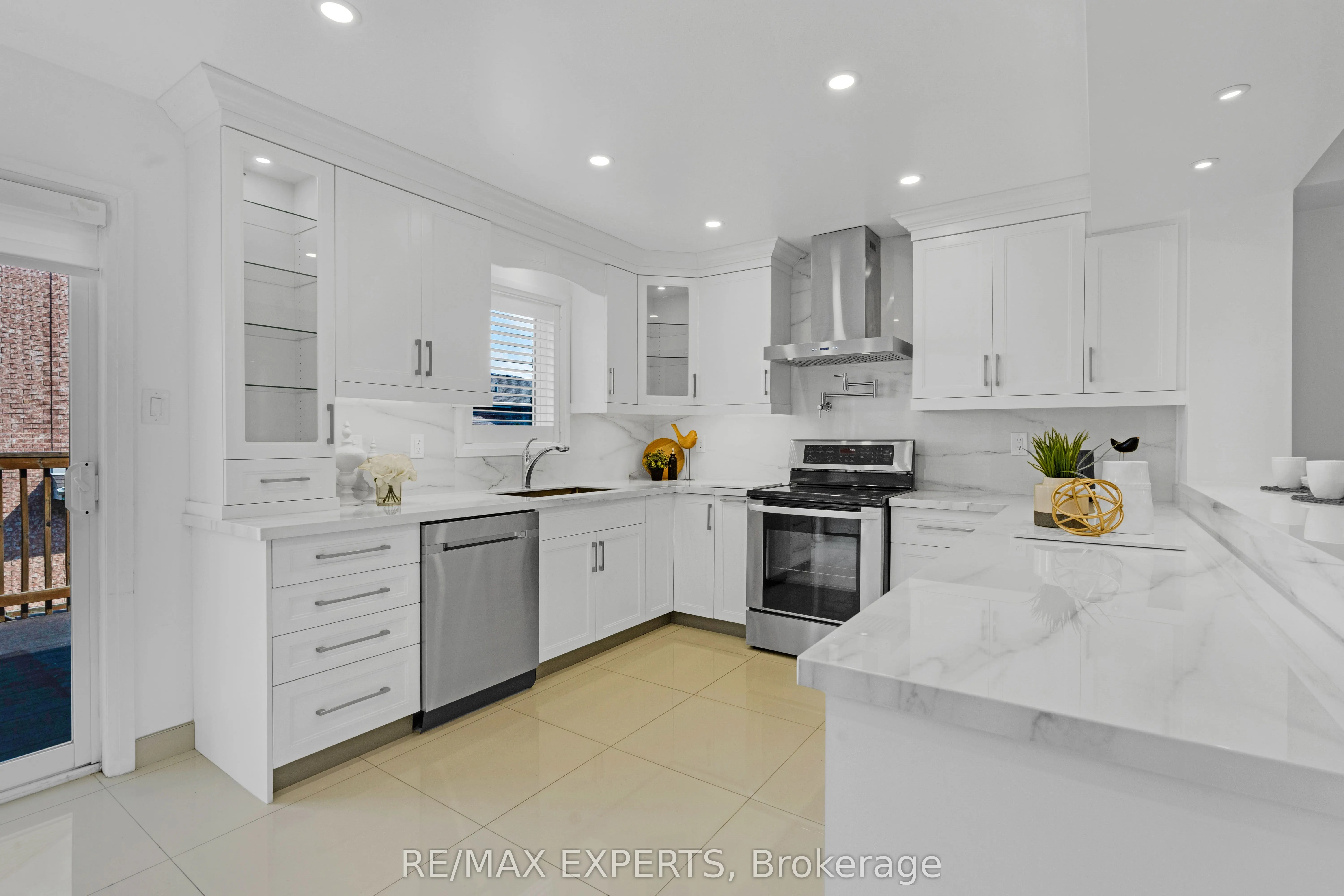19 Foxchase Avenue, #32