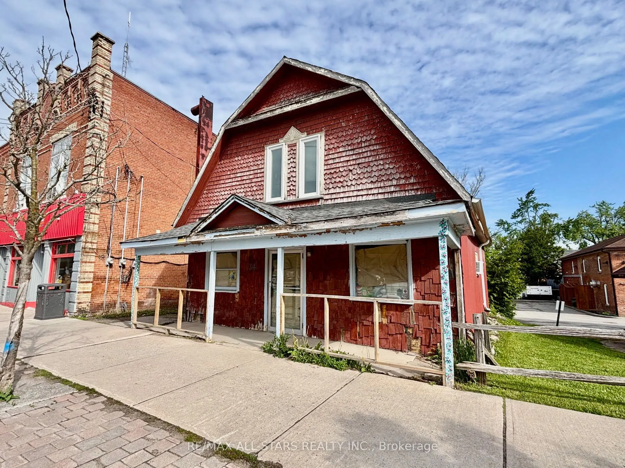34 Cameron Street E