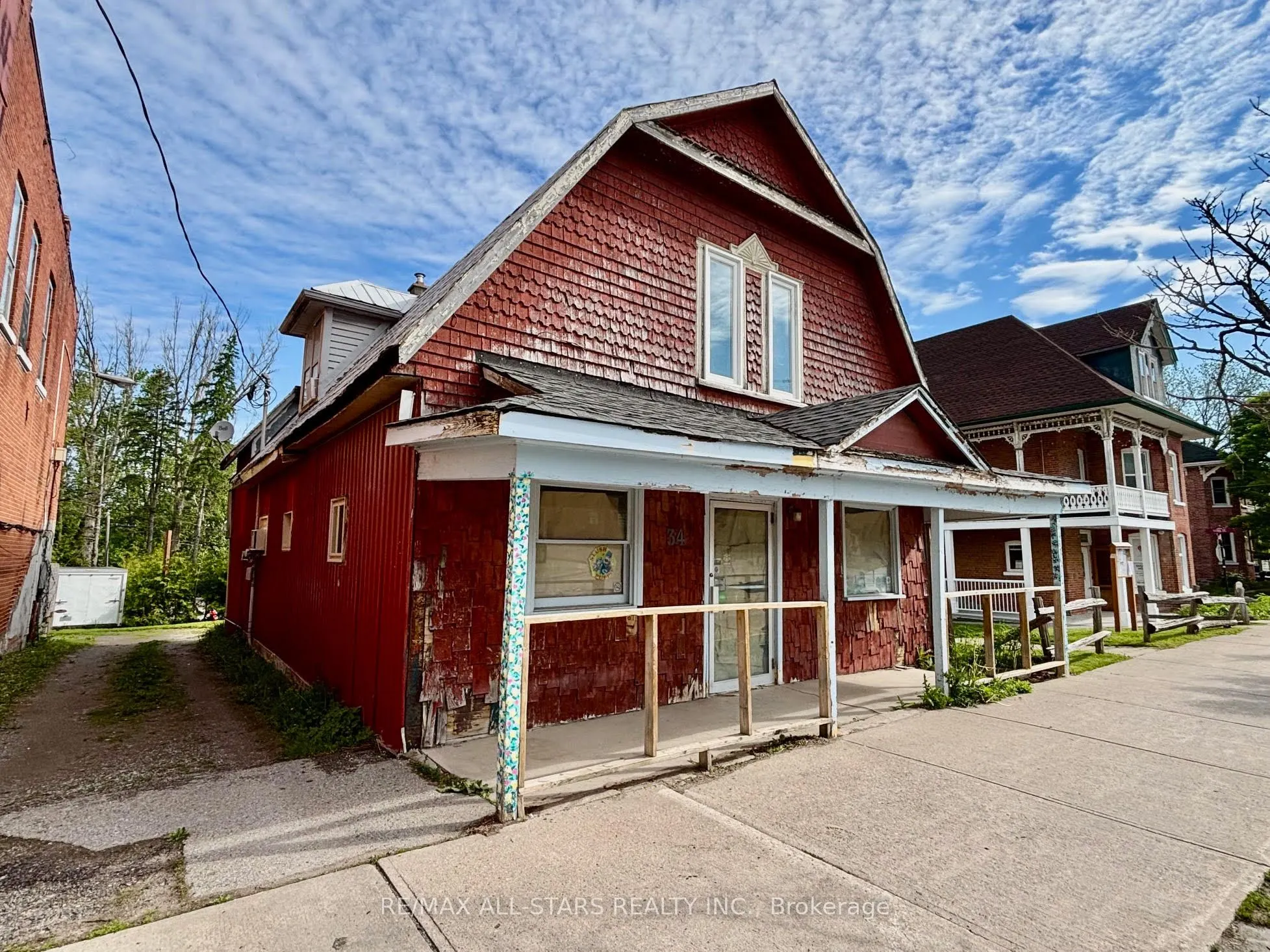 34 Cameron Street E