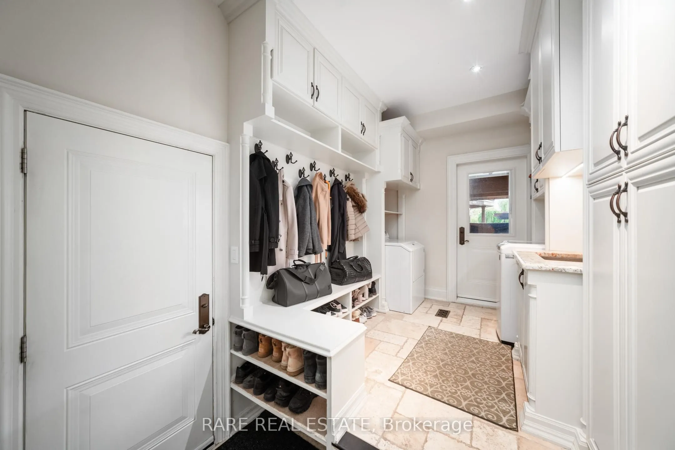 30 Delia Place W