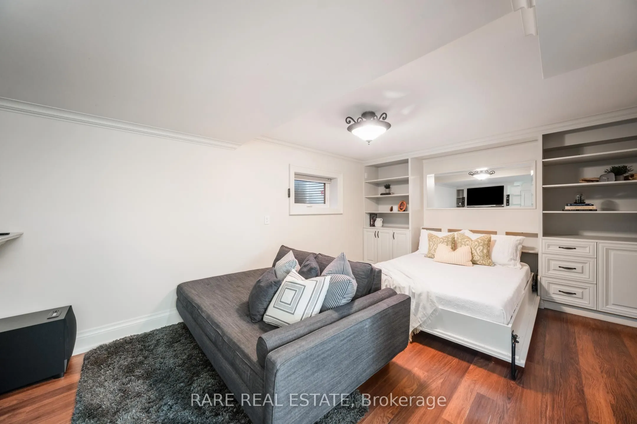 30 Delia Place W