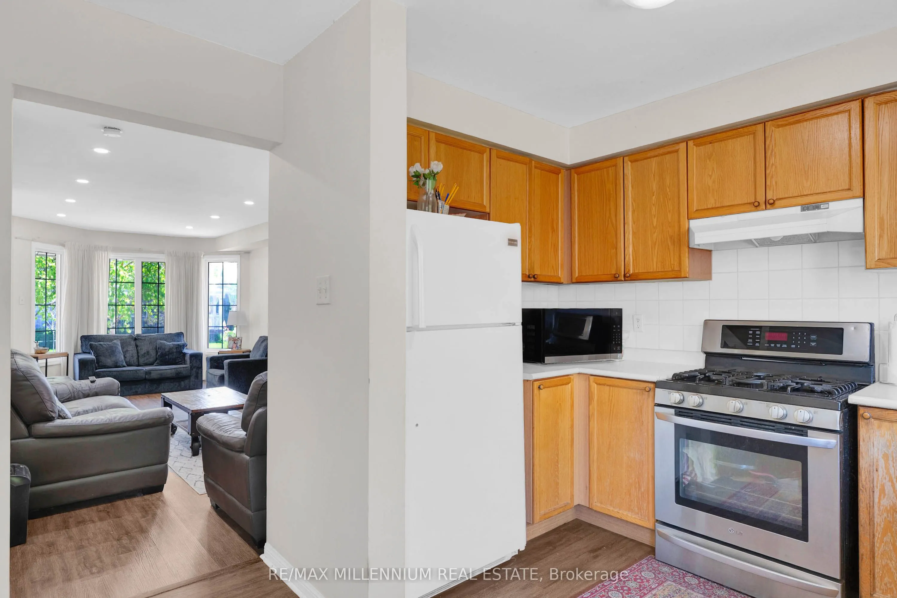 10 Mainland Crescent E