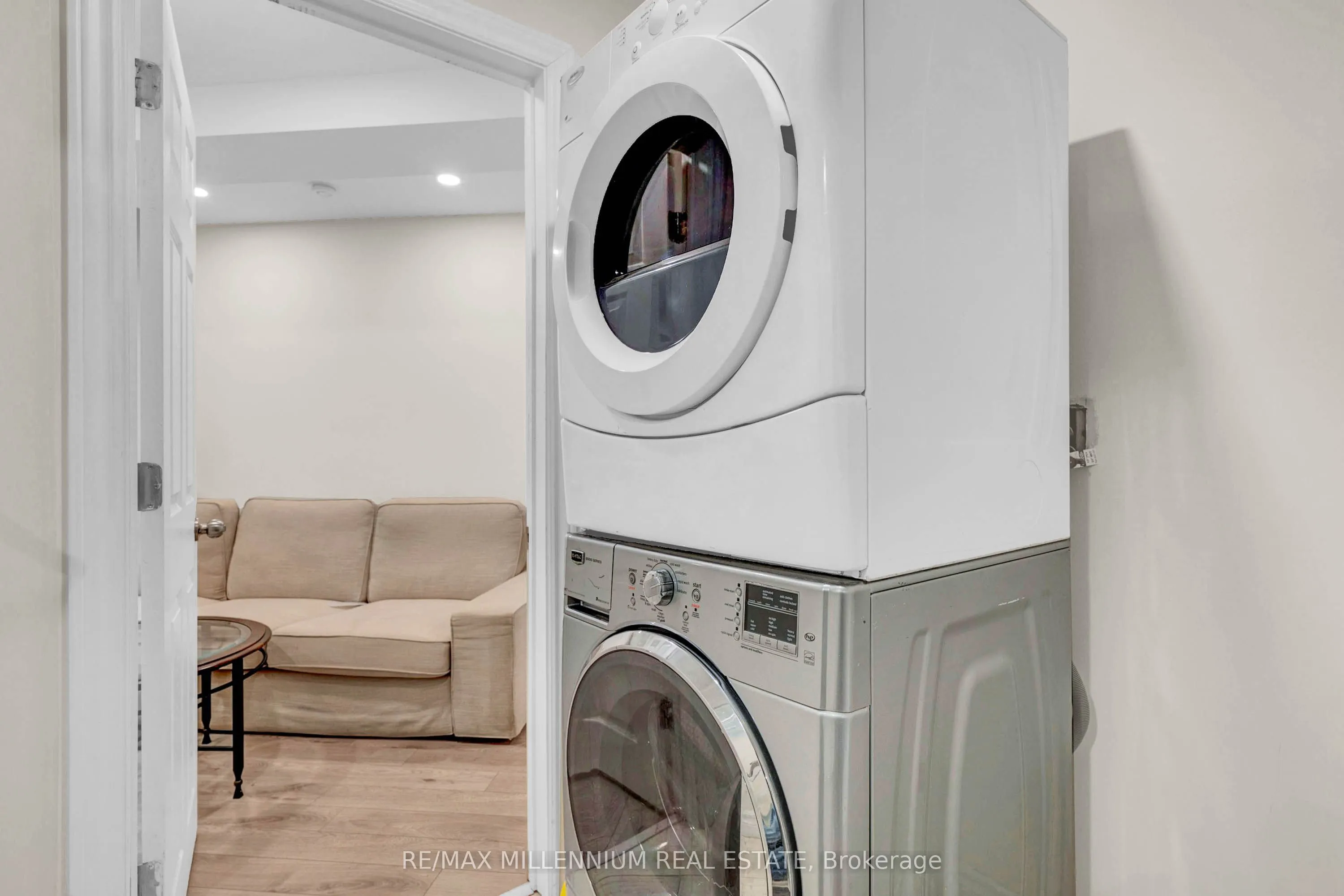 10 Mainland Crescent E