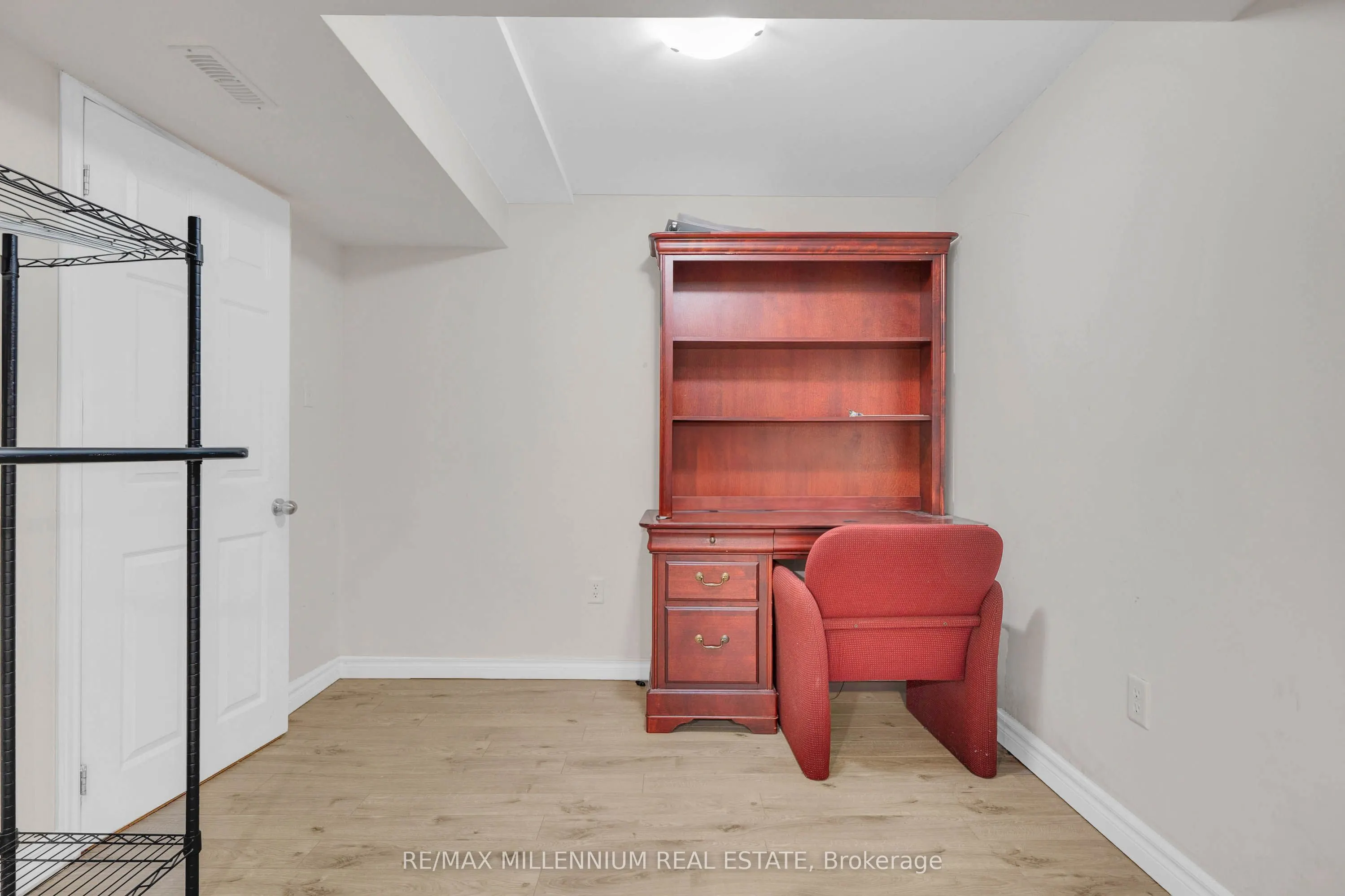 10 Mainland Crescent E