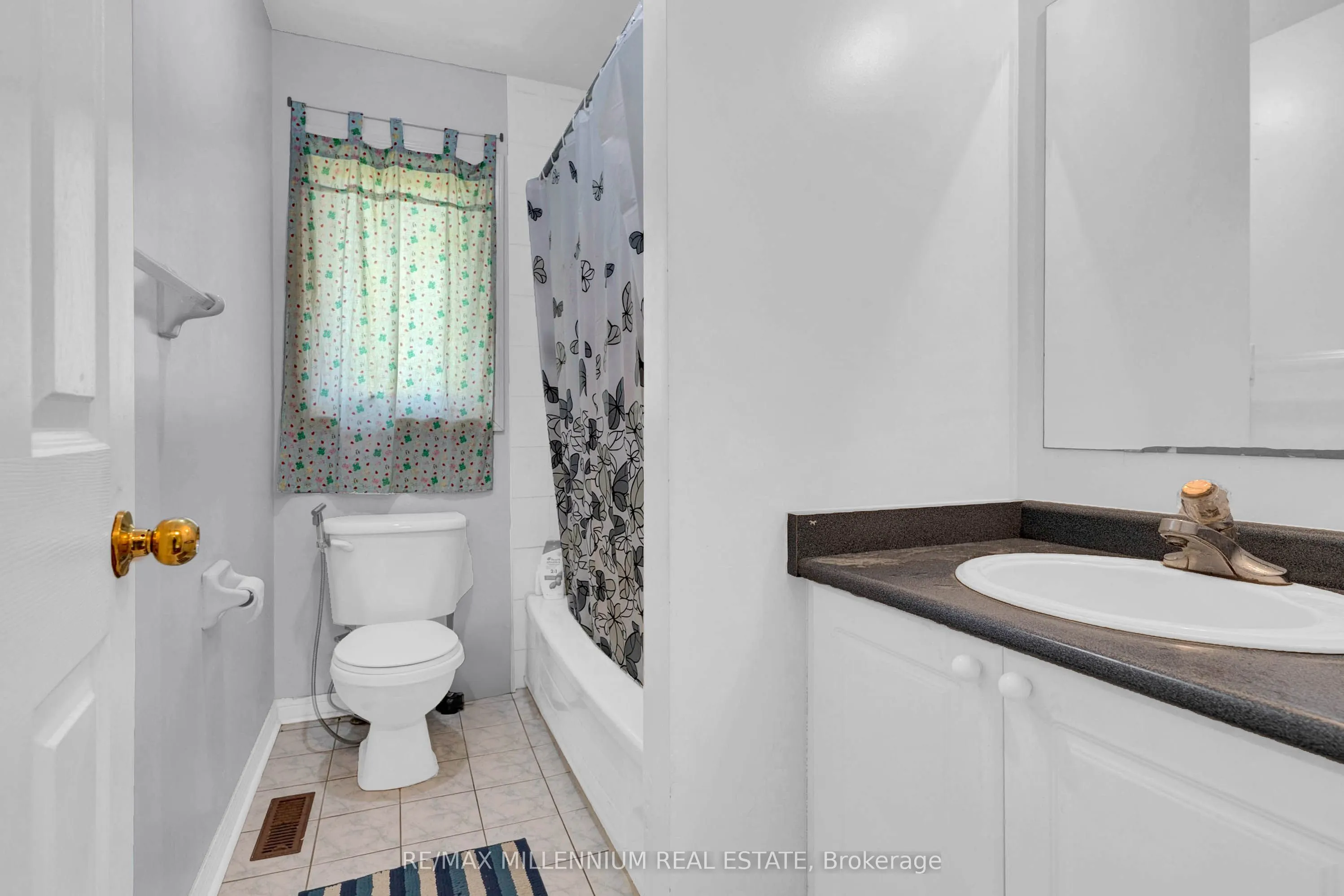 10 Mainland Crescent E