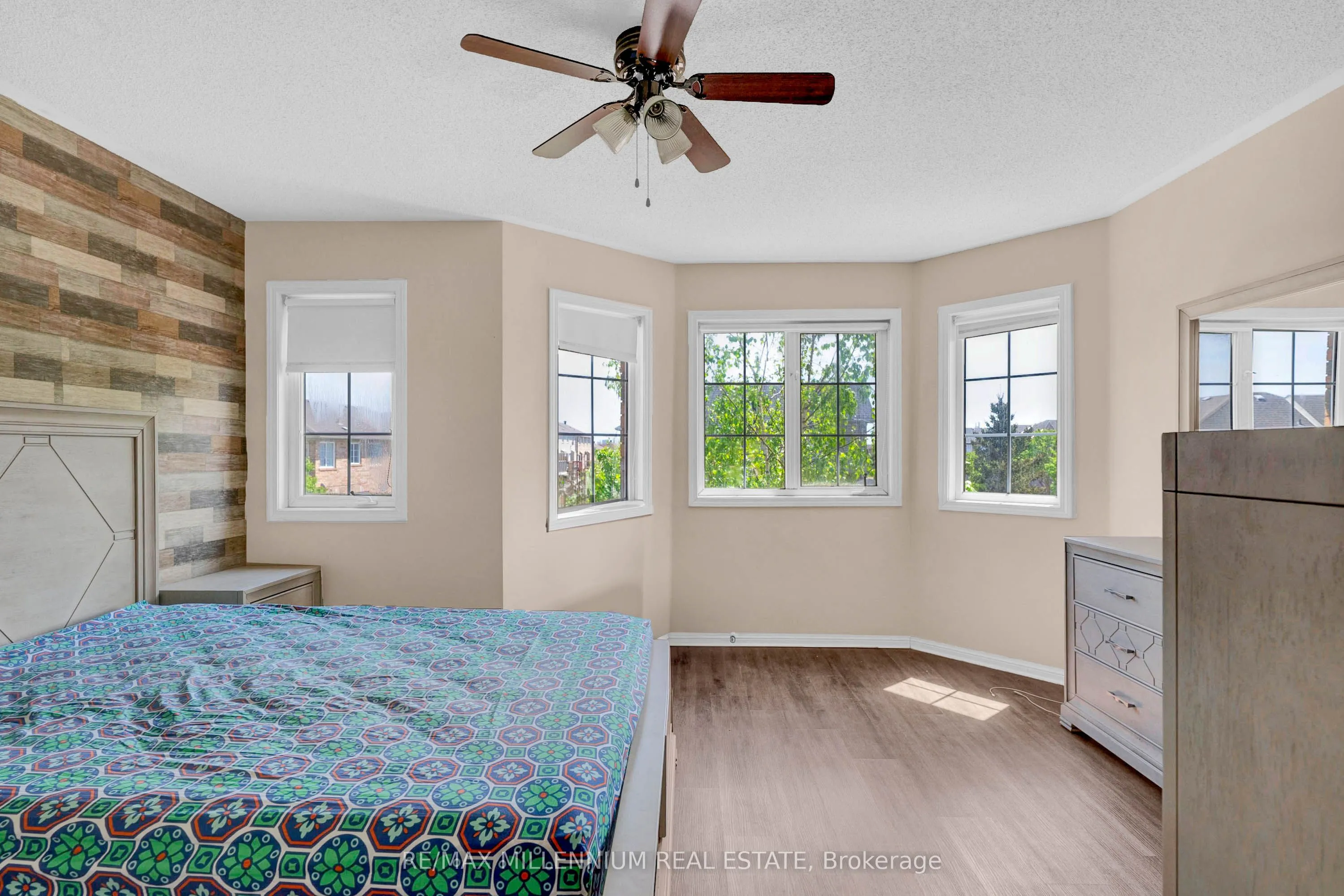 10 Mainland Crescent E