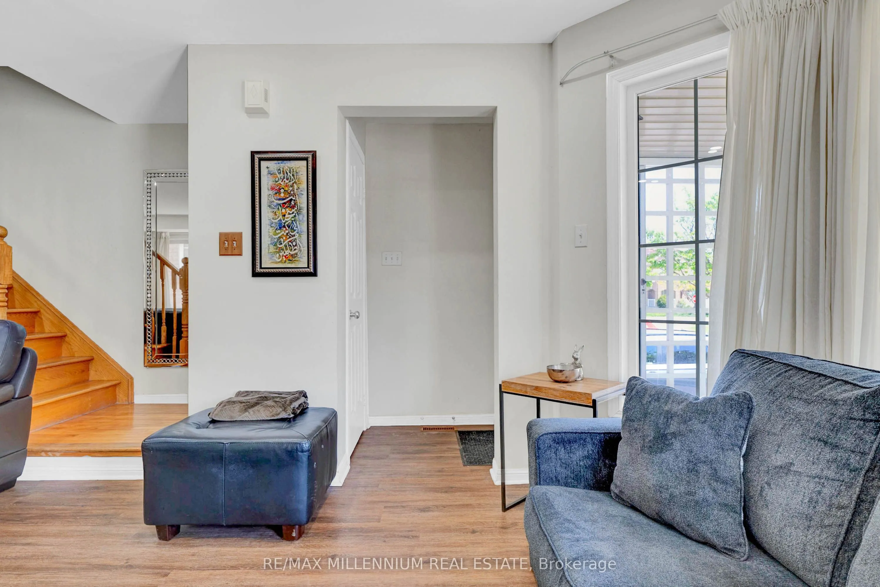 10 Mainland Crescent E