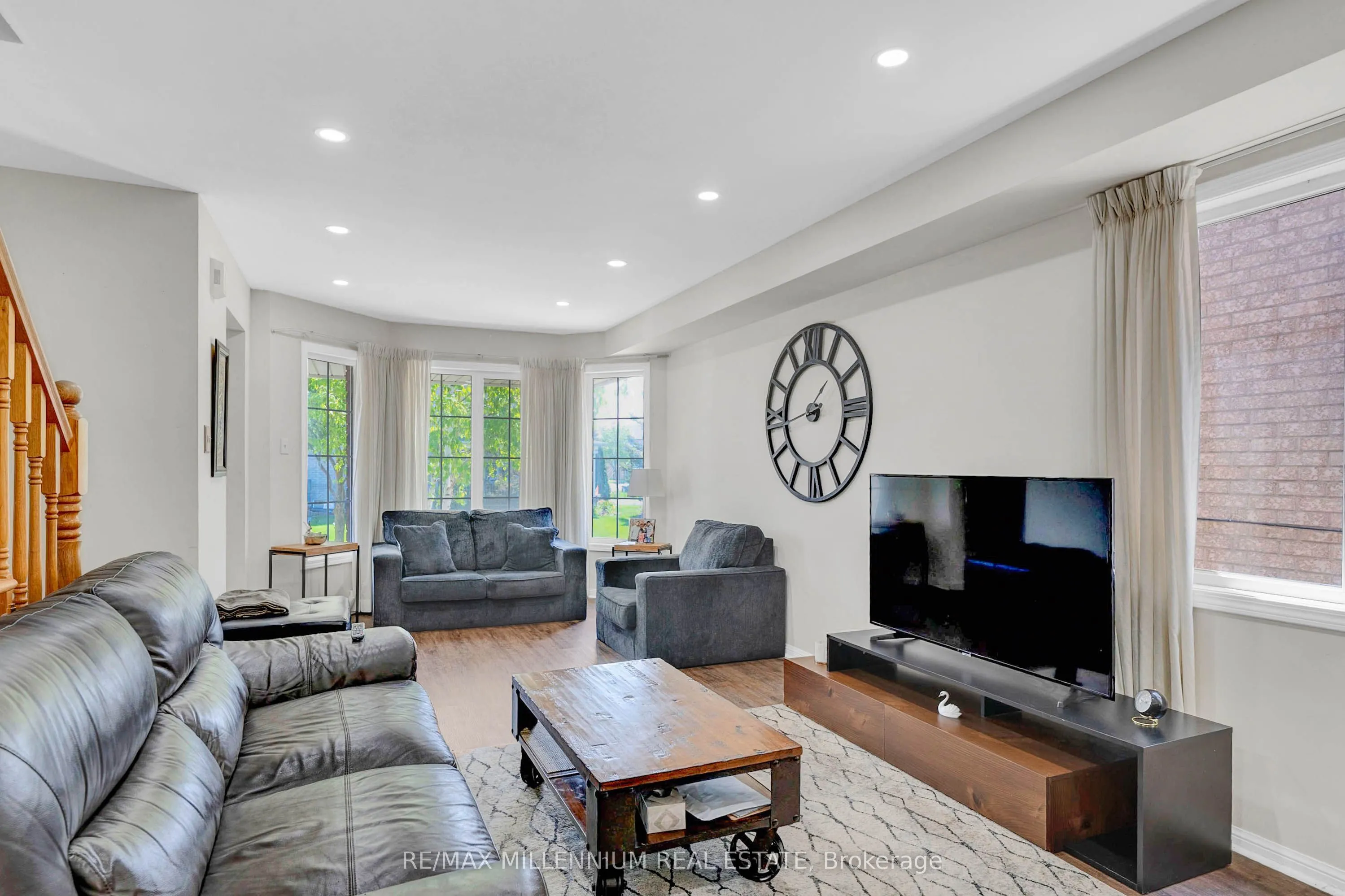 10 Mainland Crescent E