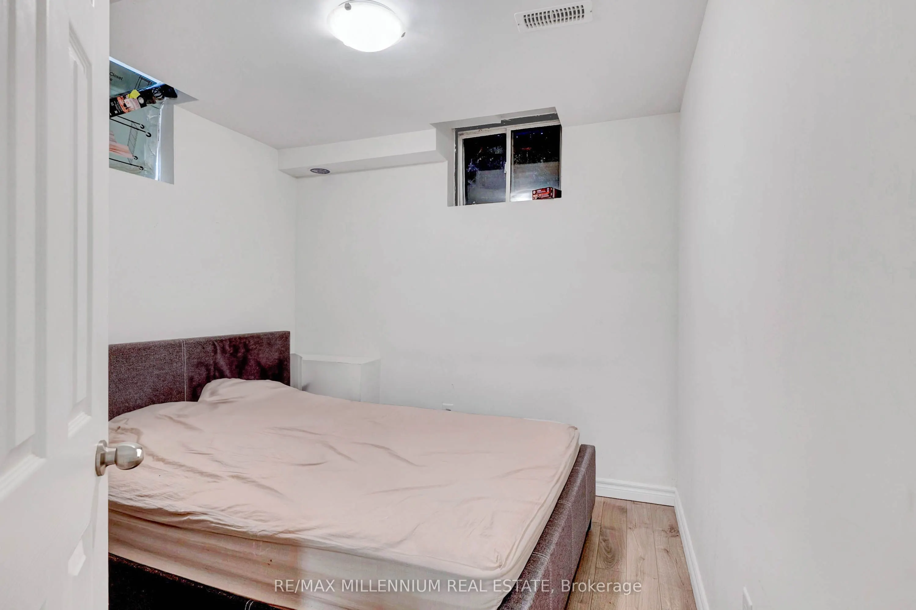 10 Mainland Crescent E