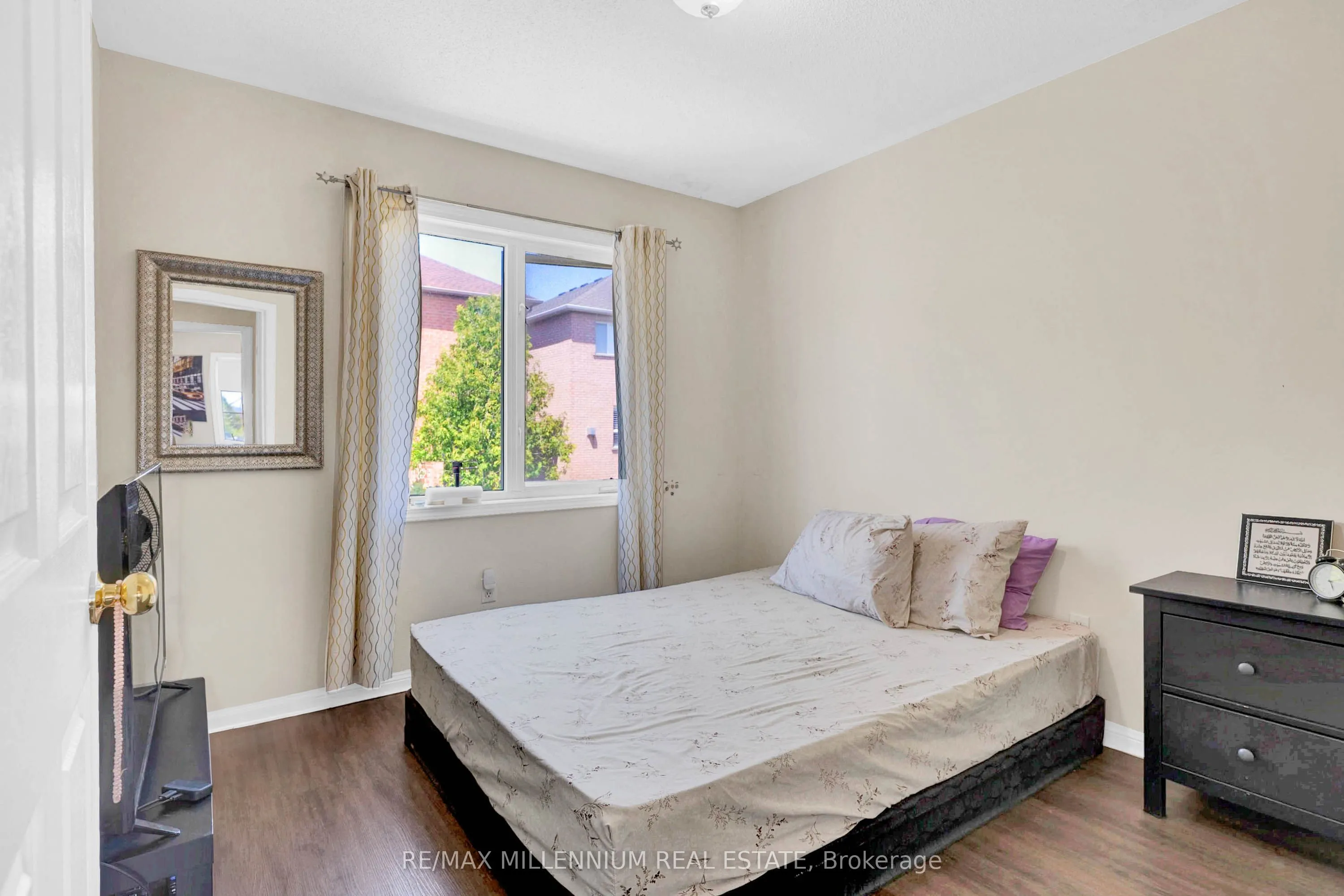 10 Mainland Crescent E