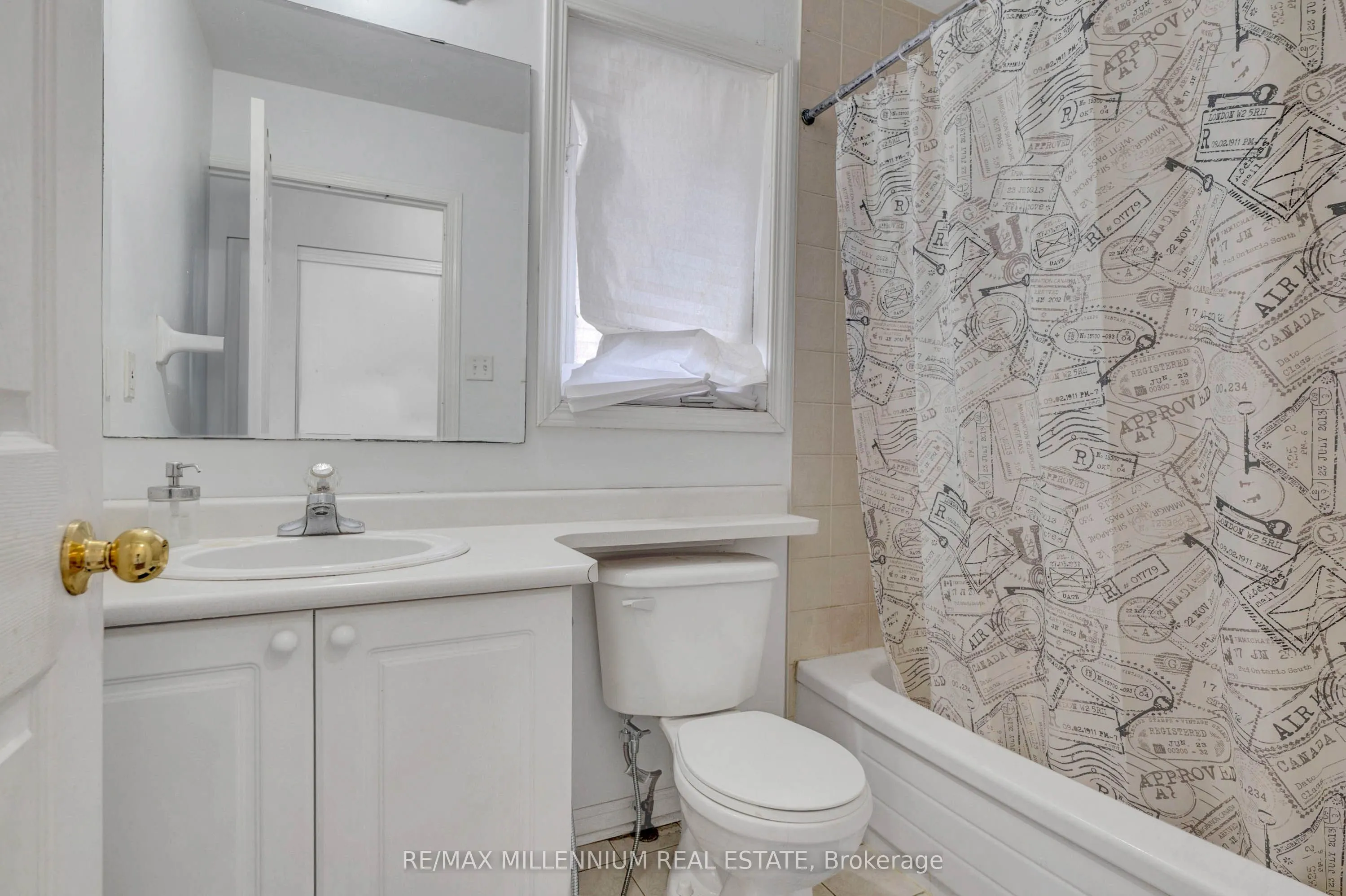 10 Mainland Crescent E