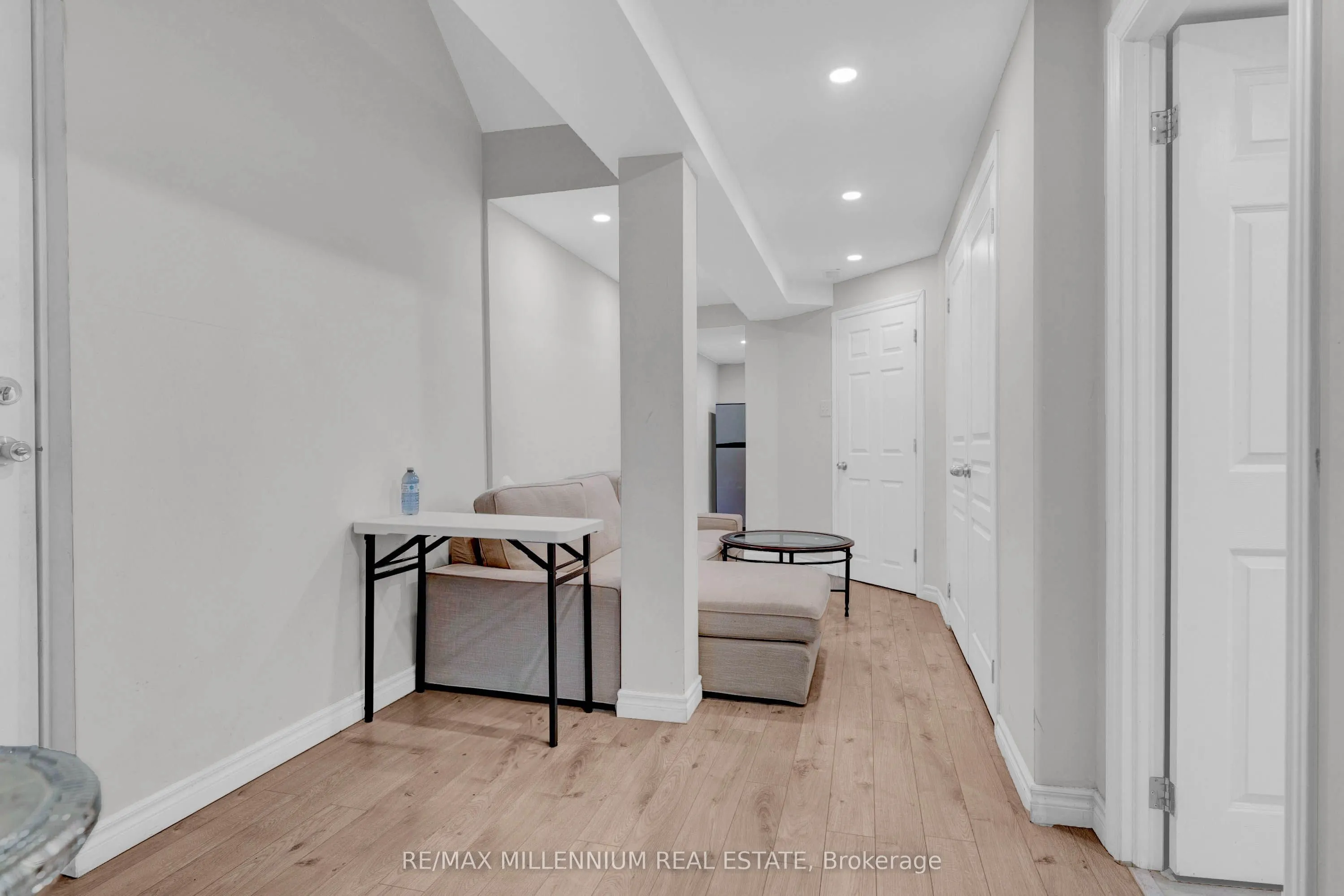 10 Mainland Crescent E