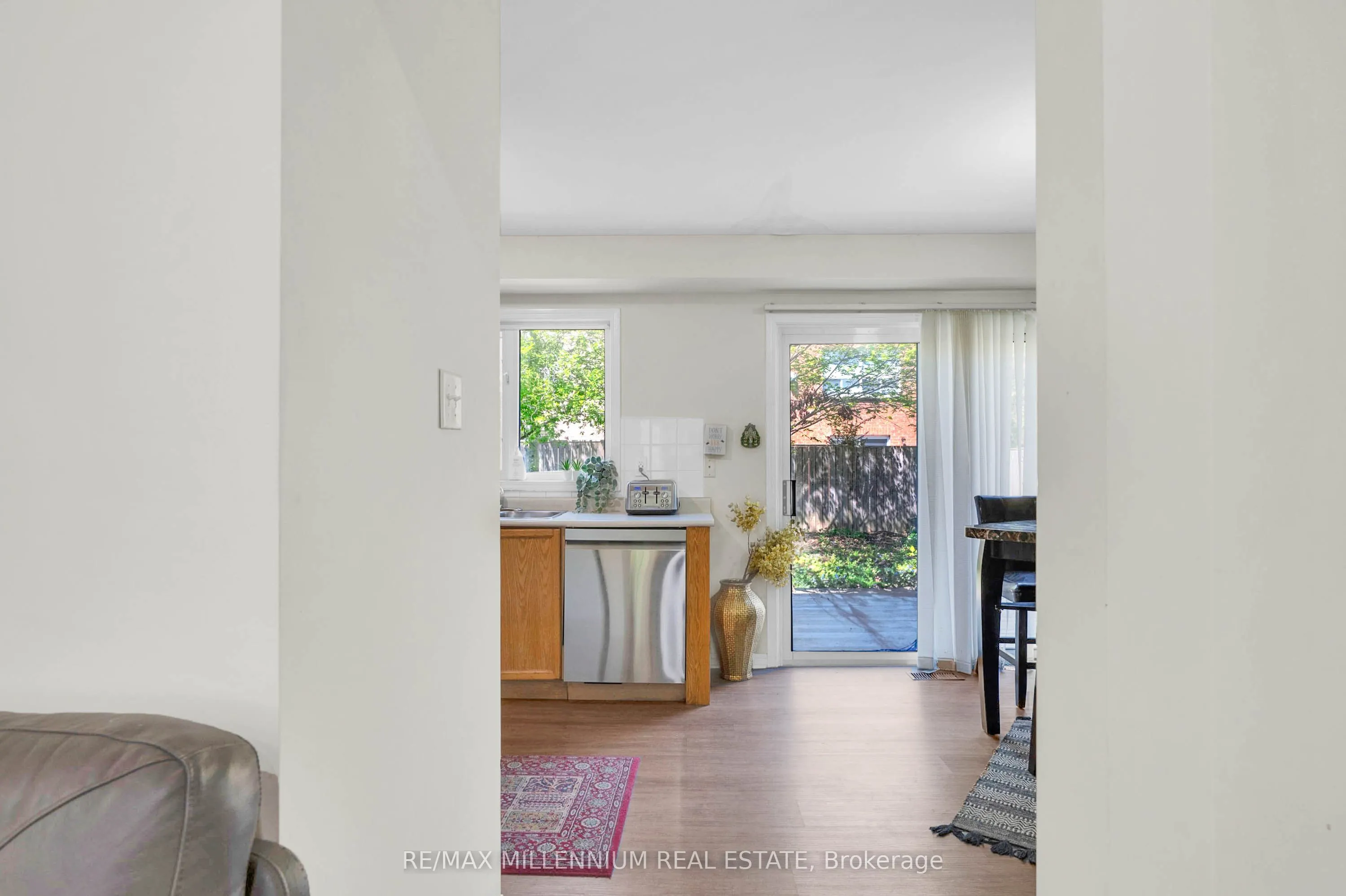 10 Mainland Crescent E