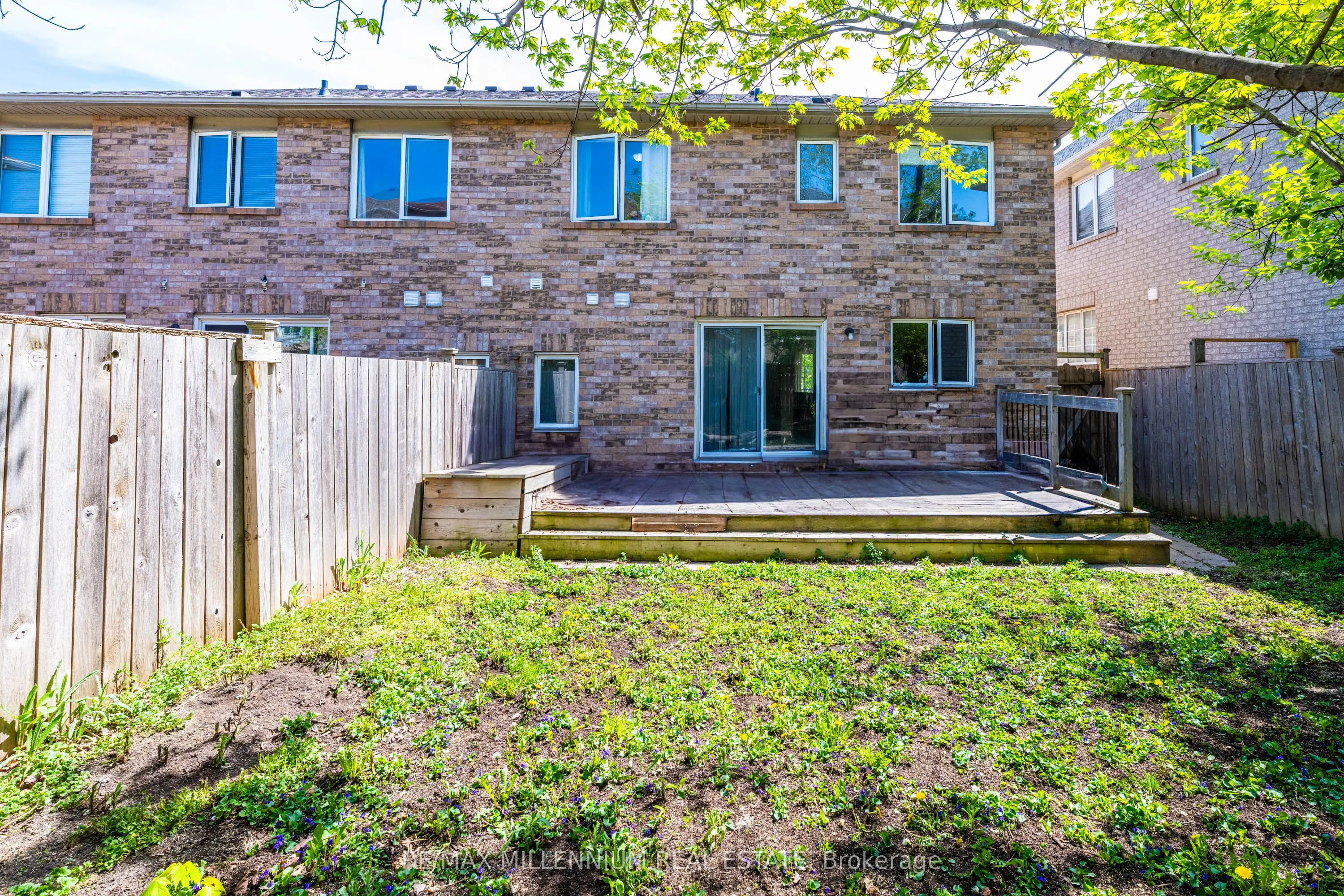 10 Mainland Crescent E